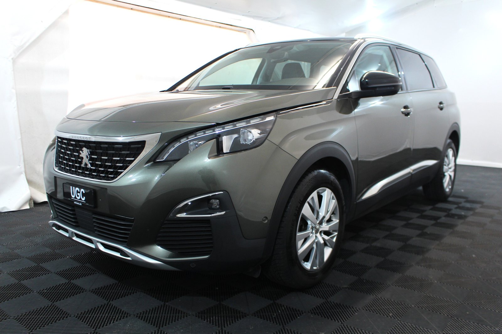 PEUGEOT 5008 1.2 PureTech Allure, Petrol, Second hand / Used, Manual - 3