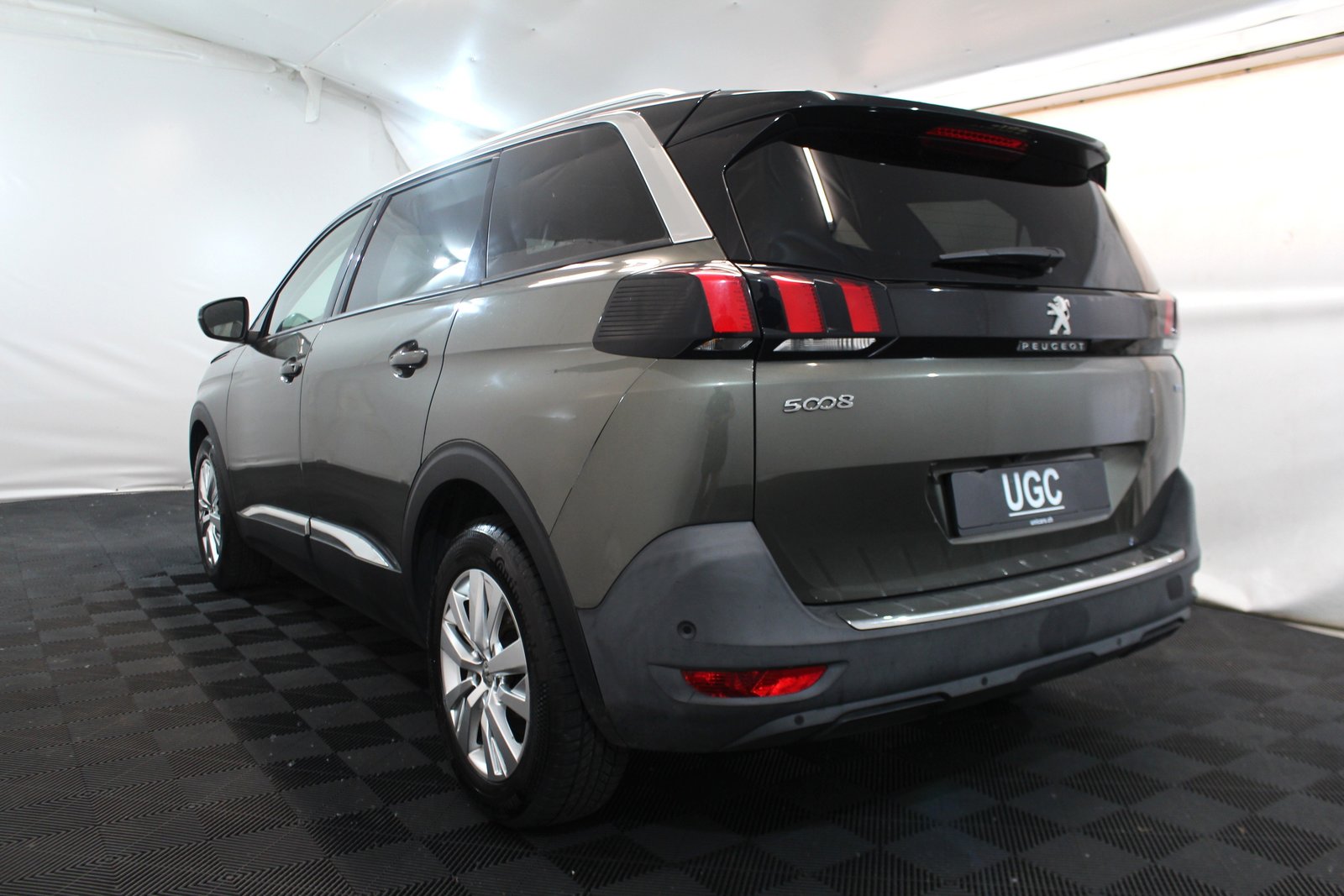 PEUGEOT 5008 1.2 PureTech Allure, Petrol, Second hand / Used, Manual - 4