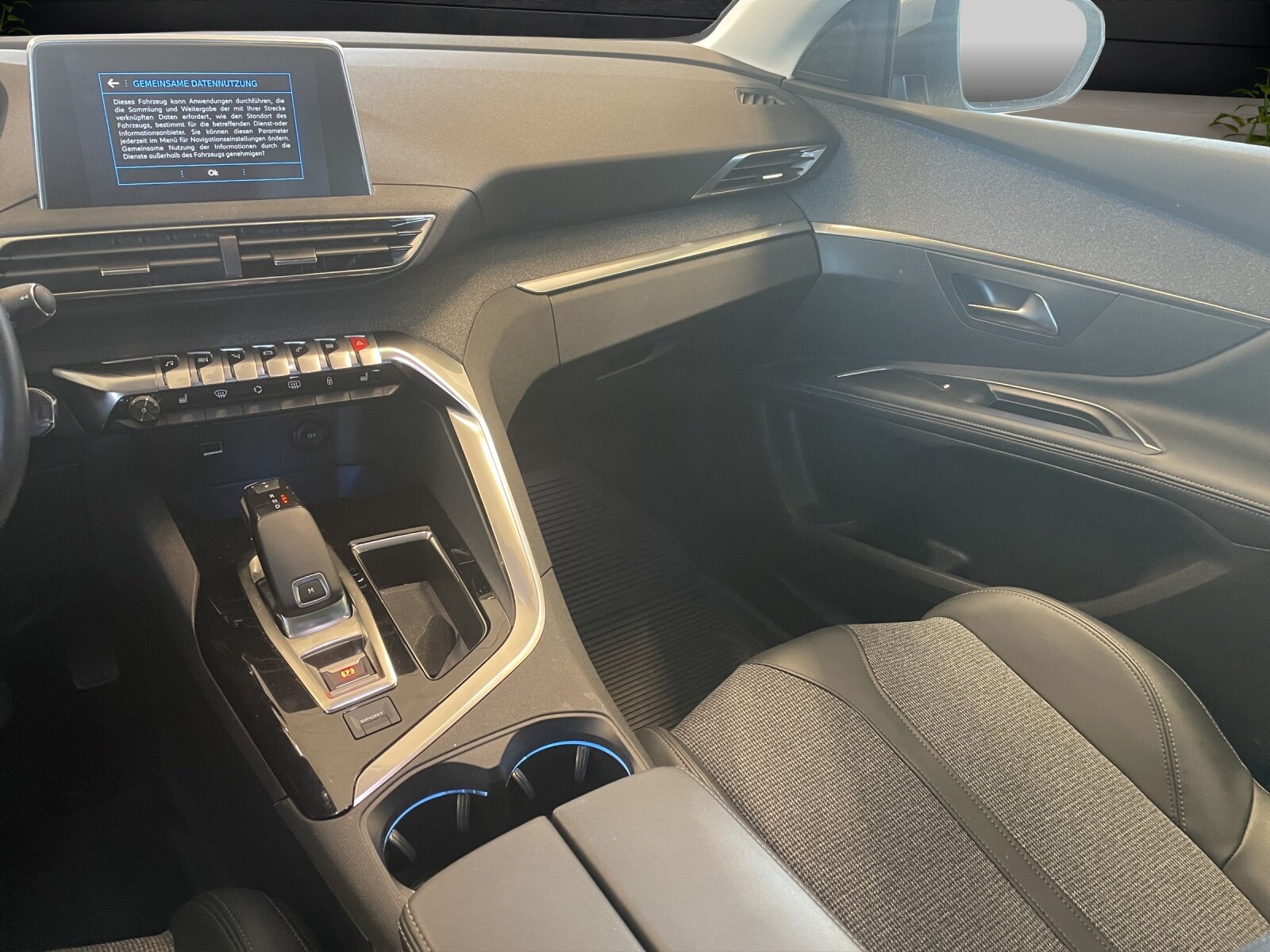 PEUGEOT 5008 1.6 PureTech Allure, Benzin, Occasion / Gebraucht, Automatik - 7