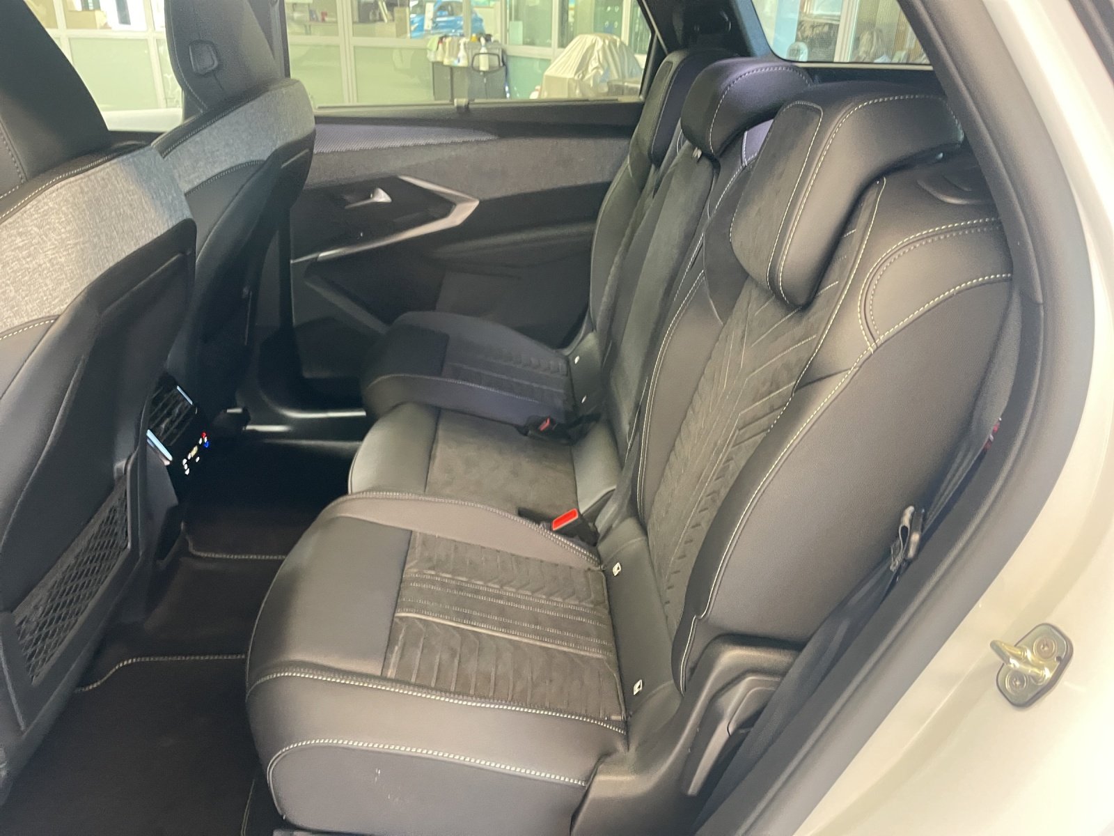 PEUGEOT 5008 e-Launch Edition AWD, Électrique, Voiture de démonstration, Automatique - 5