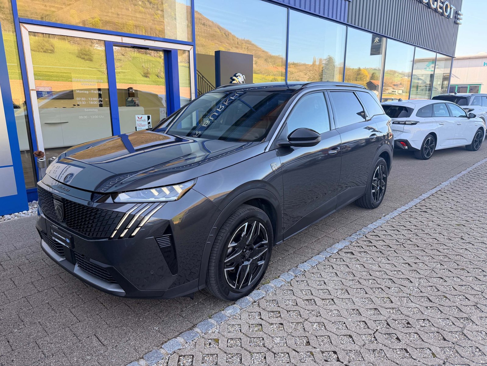 PEUGEOT 5008 1.2 Hybrid GT *5 Jahre Werksgarrantie*, Mild-Hybrid Benzin/Elektro, Vorführwagen, Automatik - 2