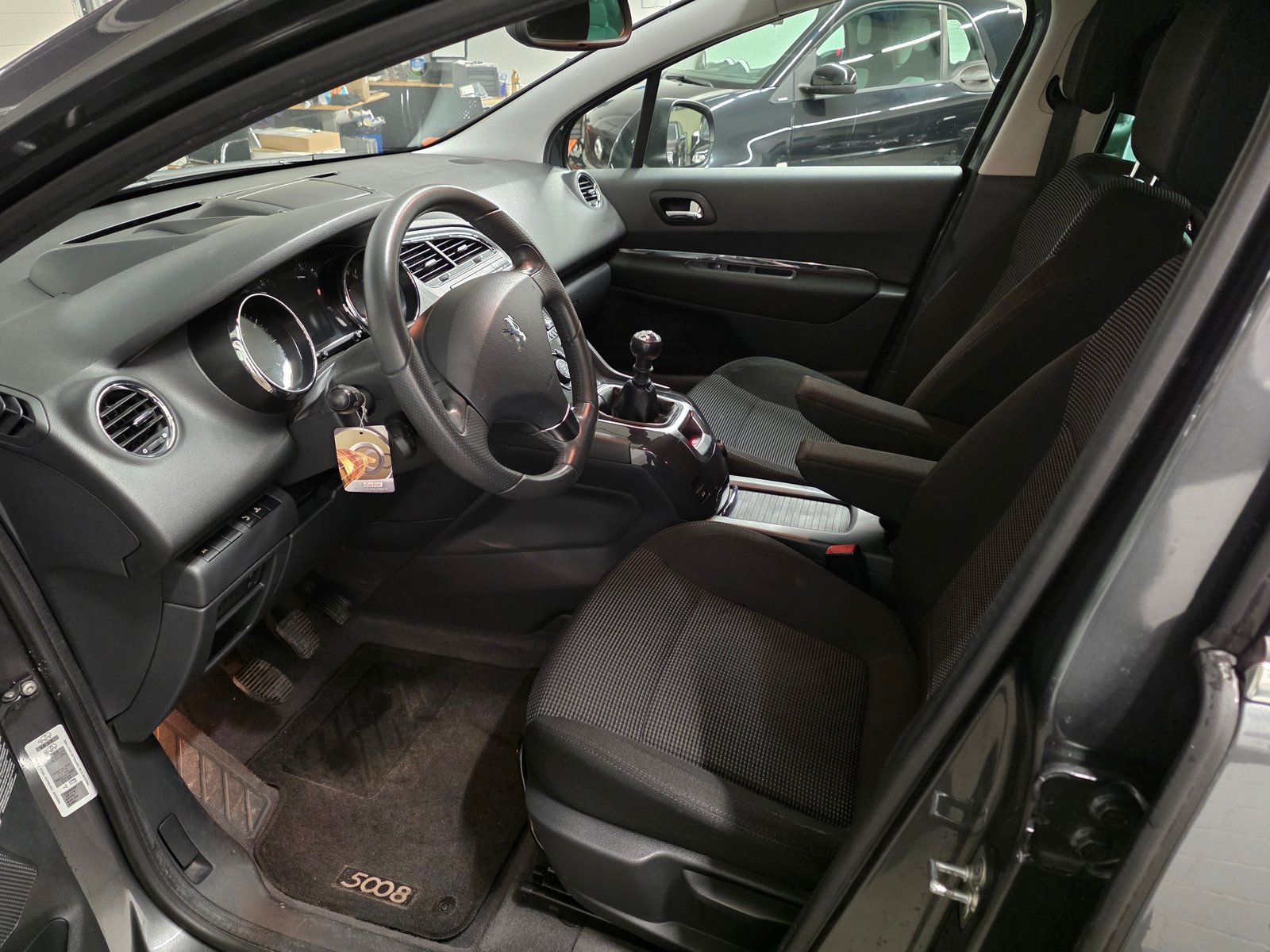 PEUGEOT 5008 1.6 16V T Sport Pack, Benzin, Occasion / Gebraucht, Handschaltung - 4