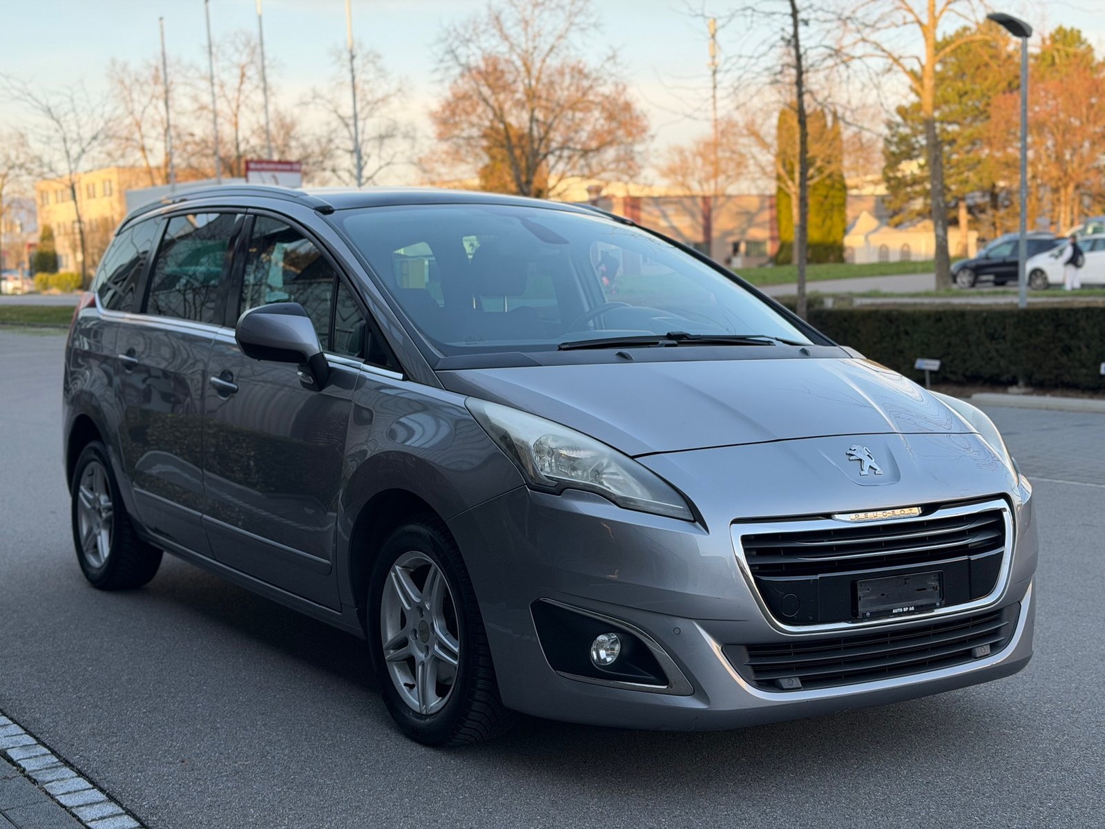PEUGEOT 5008 1.6 16V T Allure Tiptronic, Benzin, Occasion / Gebraucht, Automatik - 4