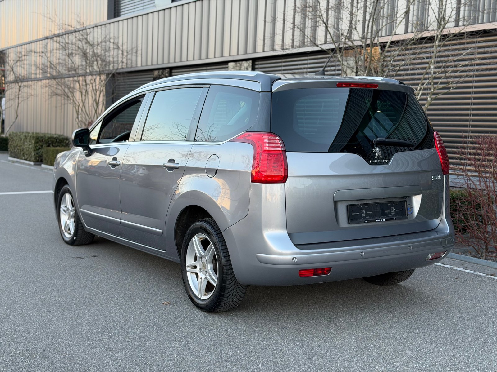 PEUGEOT 5008 1.6 16V T Allure Tiptronic, Benzin, Occasion / Gebraucht, Automatik - 7