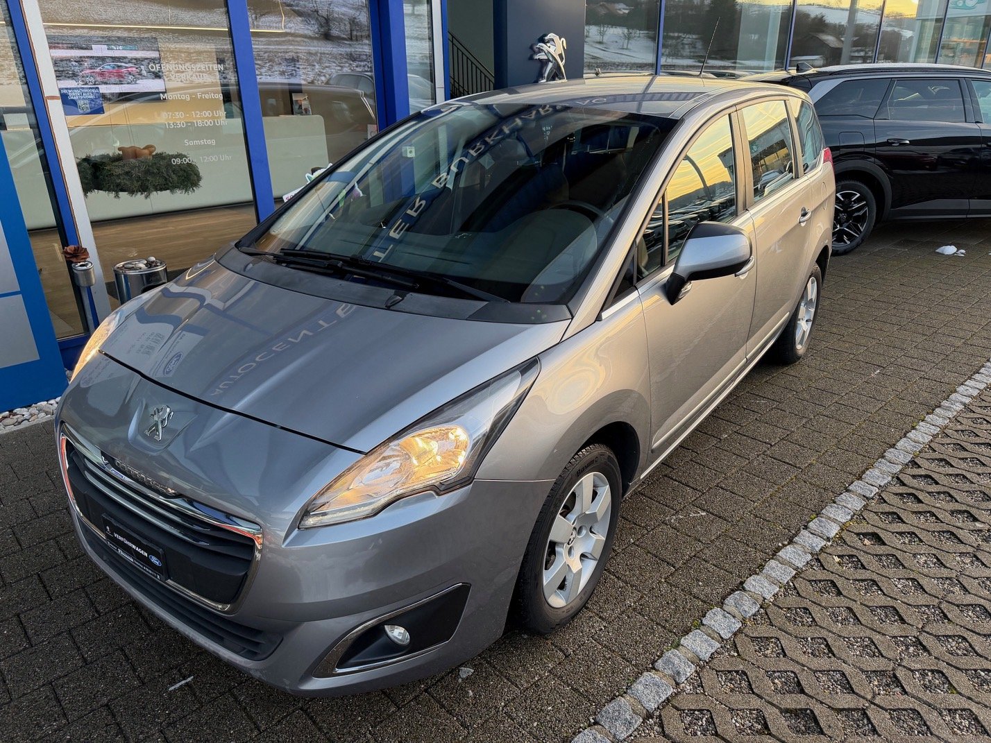 PEUGEOT 5008 1.6 HDi 115 AC Business Line, Diesel, Second hand / Used, Manual - 2