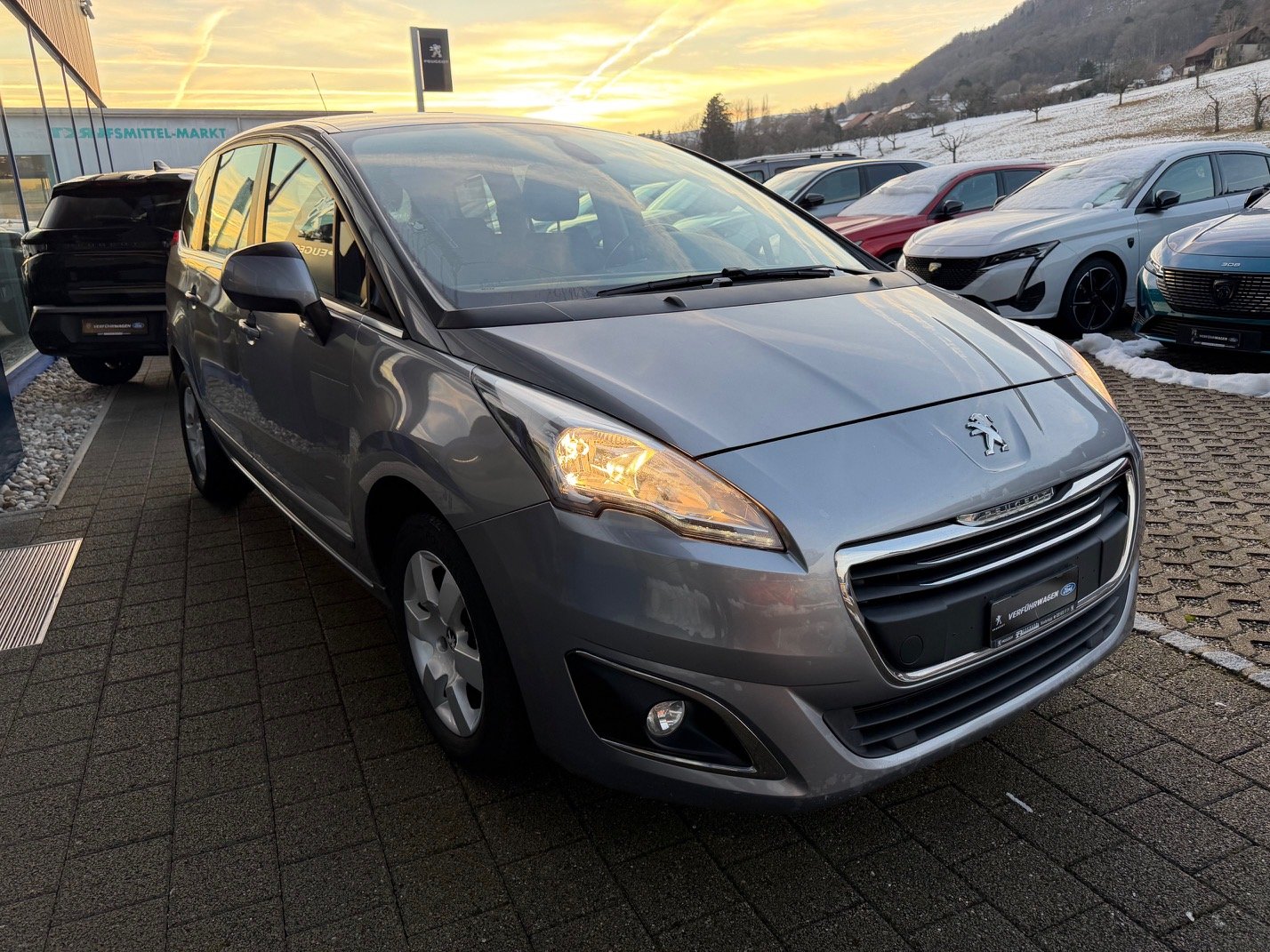 PEUGEOT 5008 1.6 HDi 115 AC Business Line, Diesel, Second hand / Used, Manual - 3