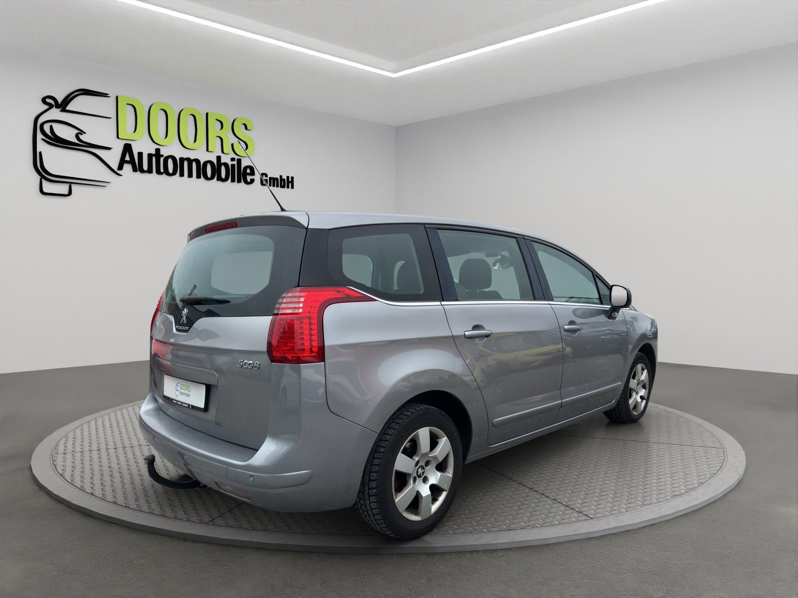 PEUGEOT 5008 2.0 HDI Business, Diesel, Second hand / Used, Manual - 4