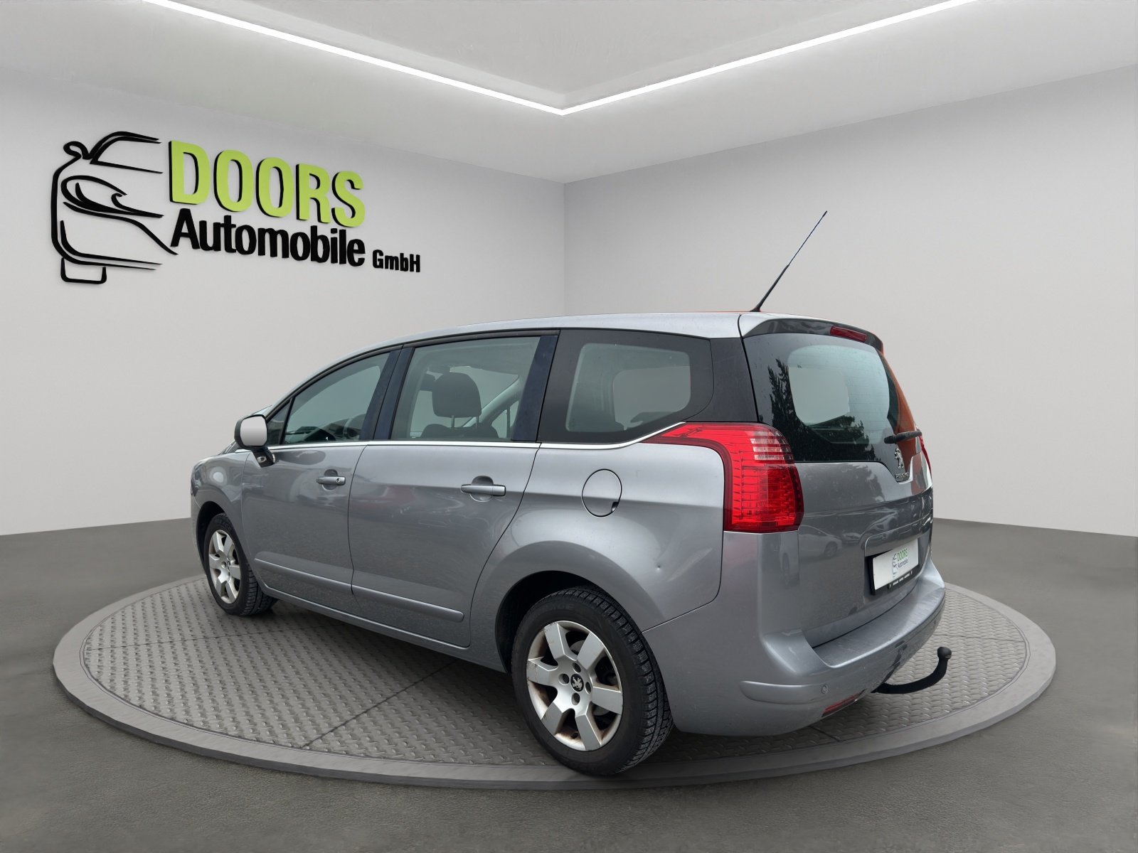 PEUGEOT 5008 2.0 HDI Business, Diesel, Second hand / Used, Manual - 6