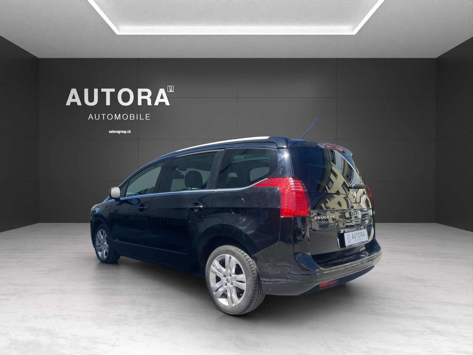 PEUGEOT 5008 1.6 16V T Family Automatic, Petrol, Second hand / Used, Automatic - 3