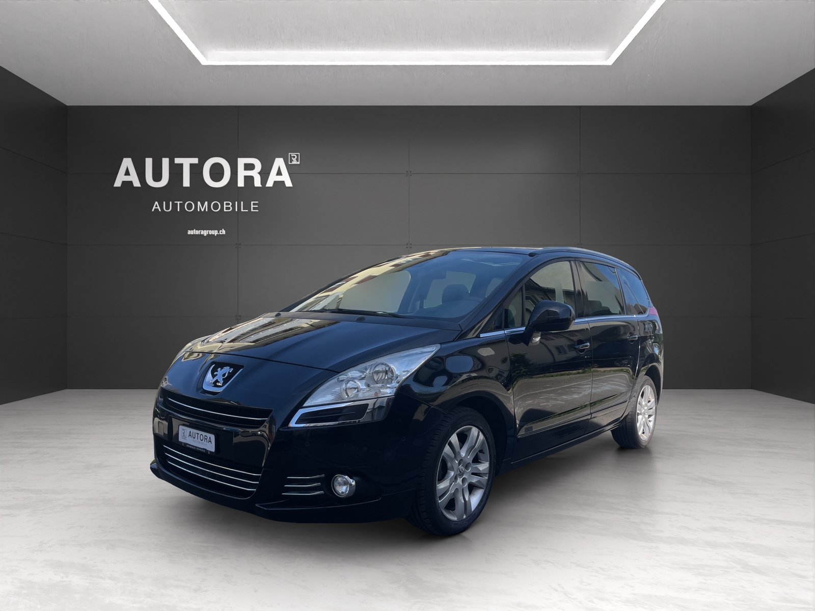 PEUGEOT 5008 1.6 16V T Family Automatic