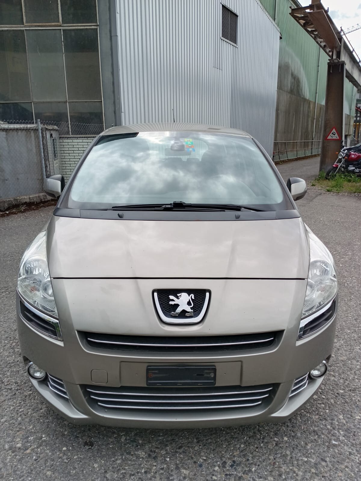 PEUGEOT 5008 1.6 16V T Active