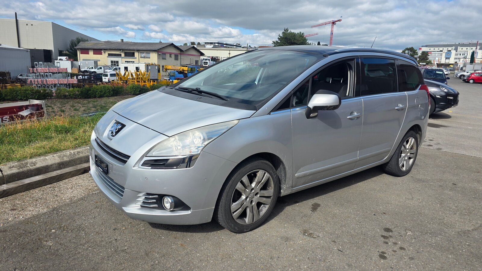 PEUGEOT 5008 1.6 16V T Sport Pack