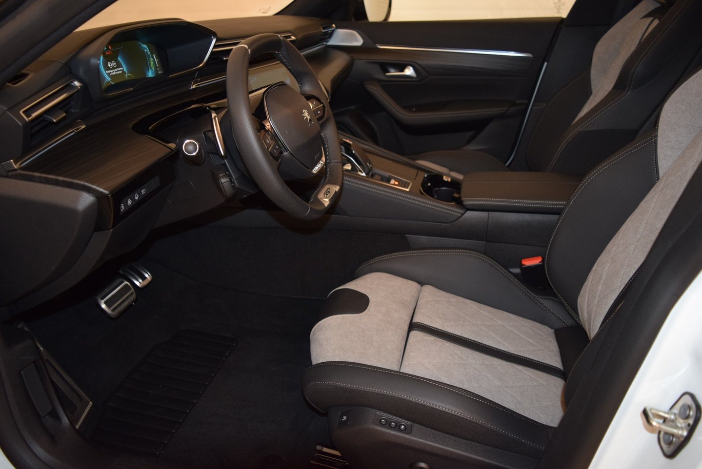 PEUGEOT 508 SW 1.6 PHEV GT Pack, Hybride Intégral Essence/Électricité, Occasion / Utilisé, Automatique - 5