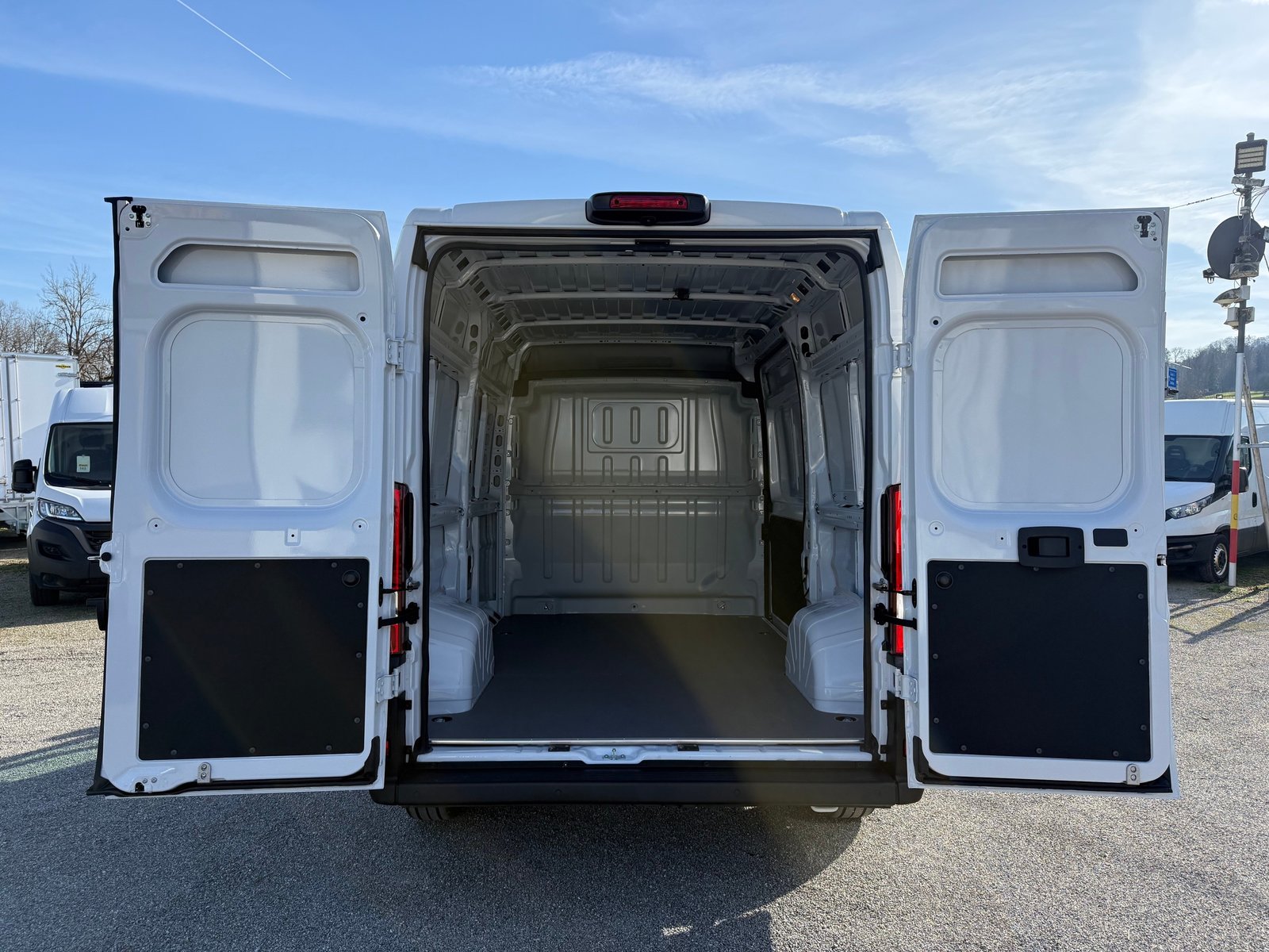 PEUGEOT Boxer 2.2 BlueHDI 140 335 L2H2 Speziell / Camper, Diesel, Neuwagen, Handschaltung - 3