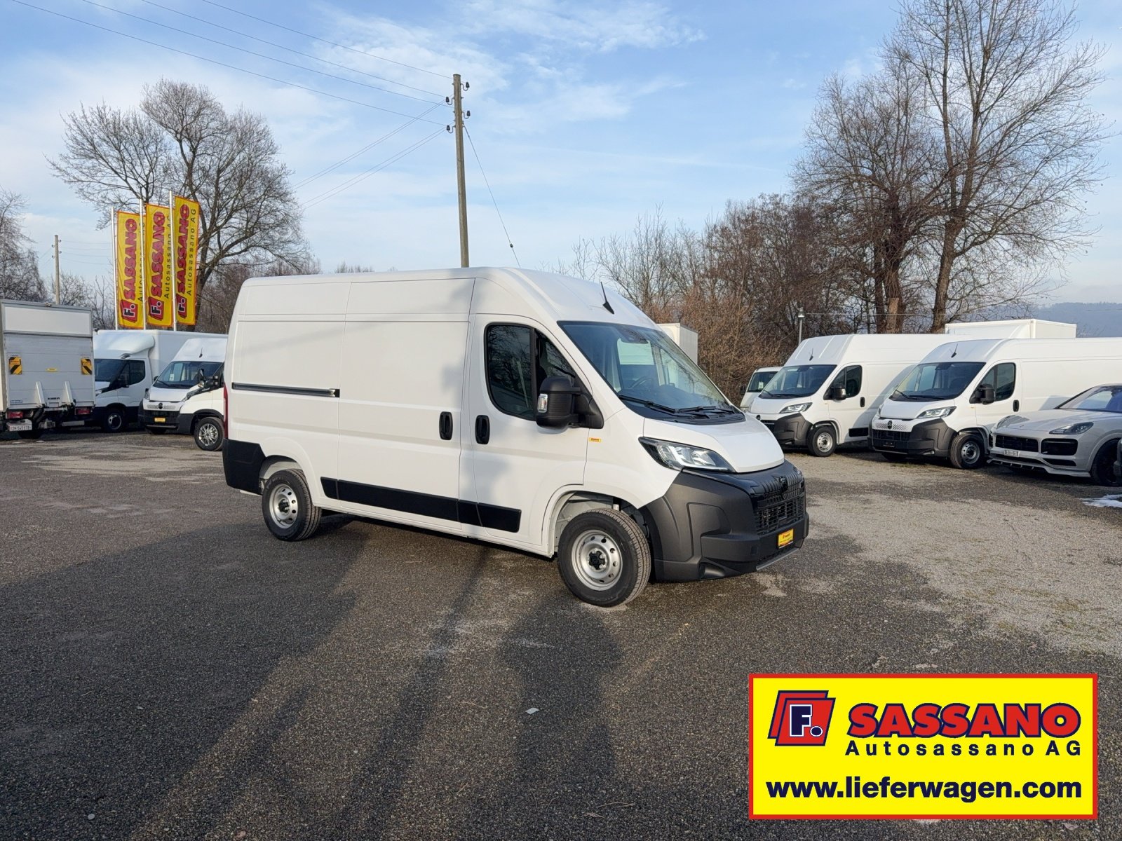 PEUGEOT Boxer 335 2.2 BlueHDI 140 L2H2 neues Interieur