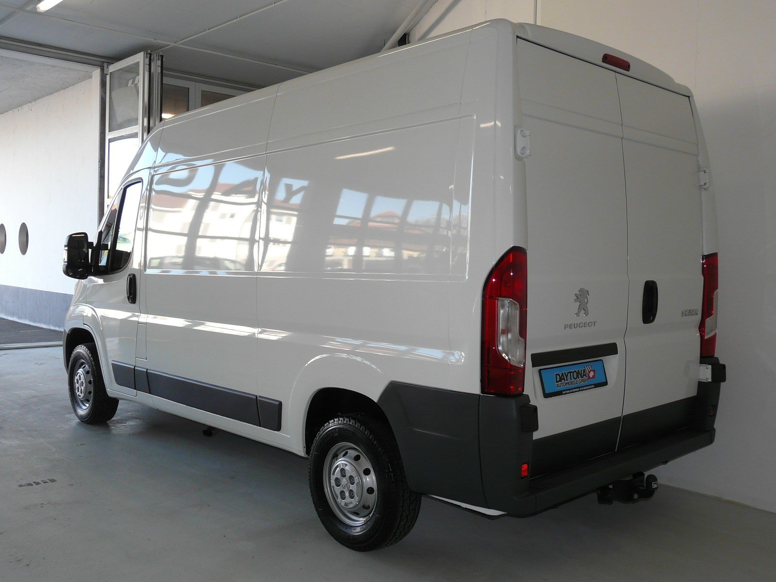 PEUGEOT Boxer 2.0 HDI 335 Allure L2H2, Diesel, Second hand / Used, Manual - 2