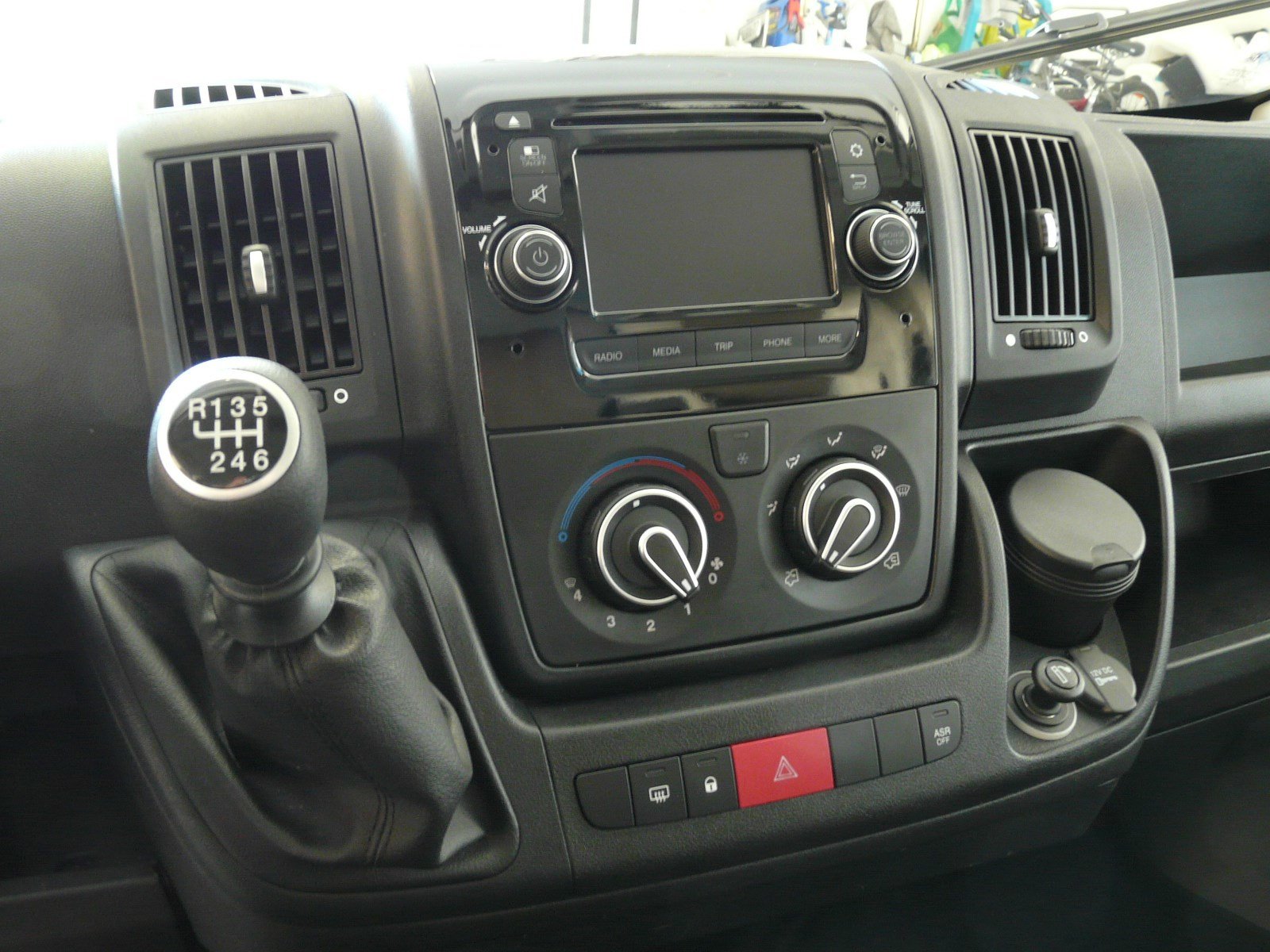 PEUGEOT Boxer 2.0 HDI 335 Allure L2H2, Diesel, Second hand / Used, Manual - 6