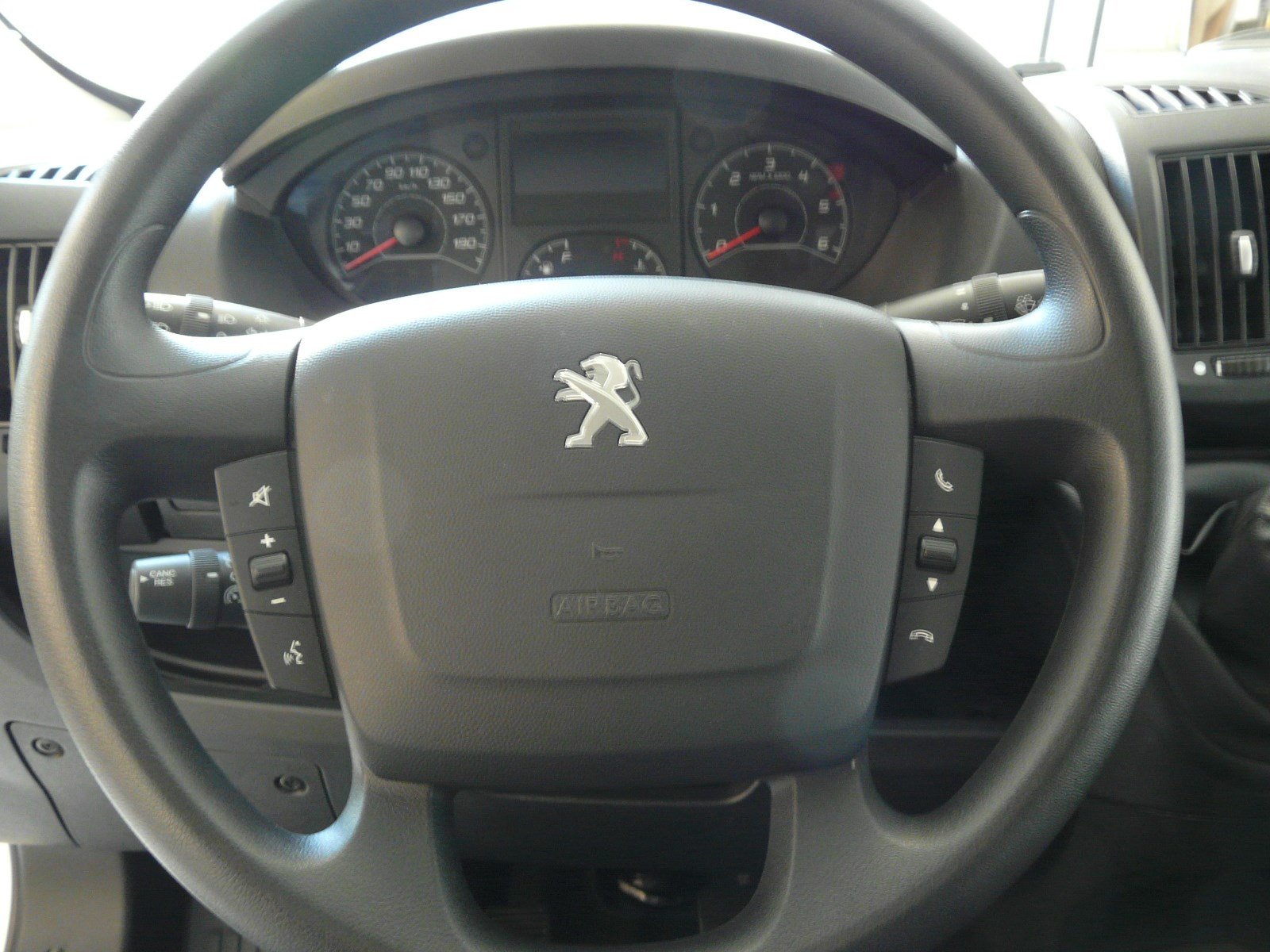 PEUGEOT Boxer 2.0 HDI 335 Allure L2H2, Diesel, Second hand / Used, Manual - 7