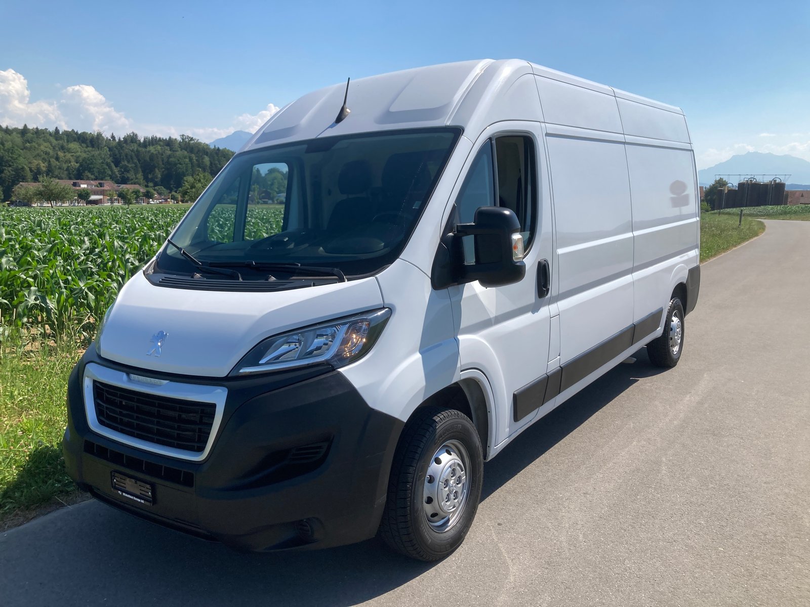 PEUGEOT Boxer 2.2 HDI 335 Premium L3H2 mit Anhängerkupplung