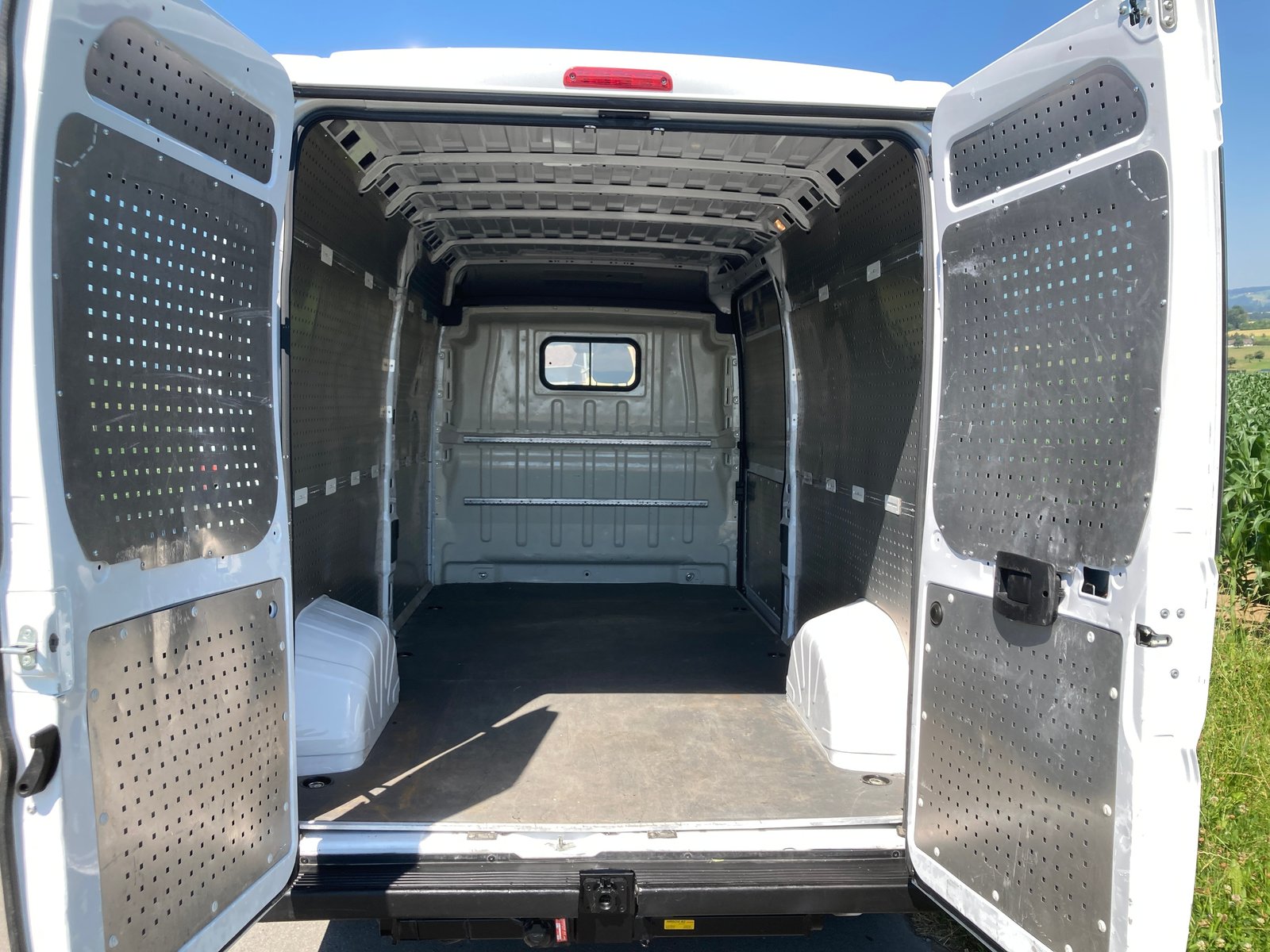 PEUGEOT Boxer 2.2 HDI 335 Premium L3H2 mit Anhängerkupplung, Diesel, Occasion / Gebraucht, Handschaltung - 6