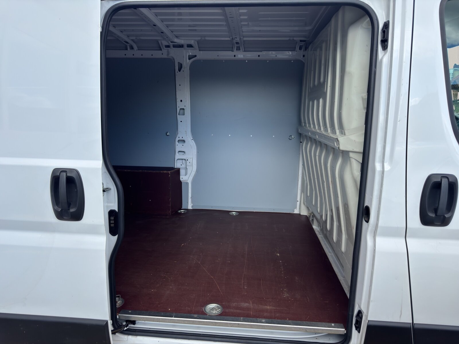 PEUGEOT Boxer Kaw. 330 L1H1 2.2 BlueHDi 120 Premium S/S, Diesel, Occasion / Utilisé, Manuelle - 4