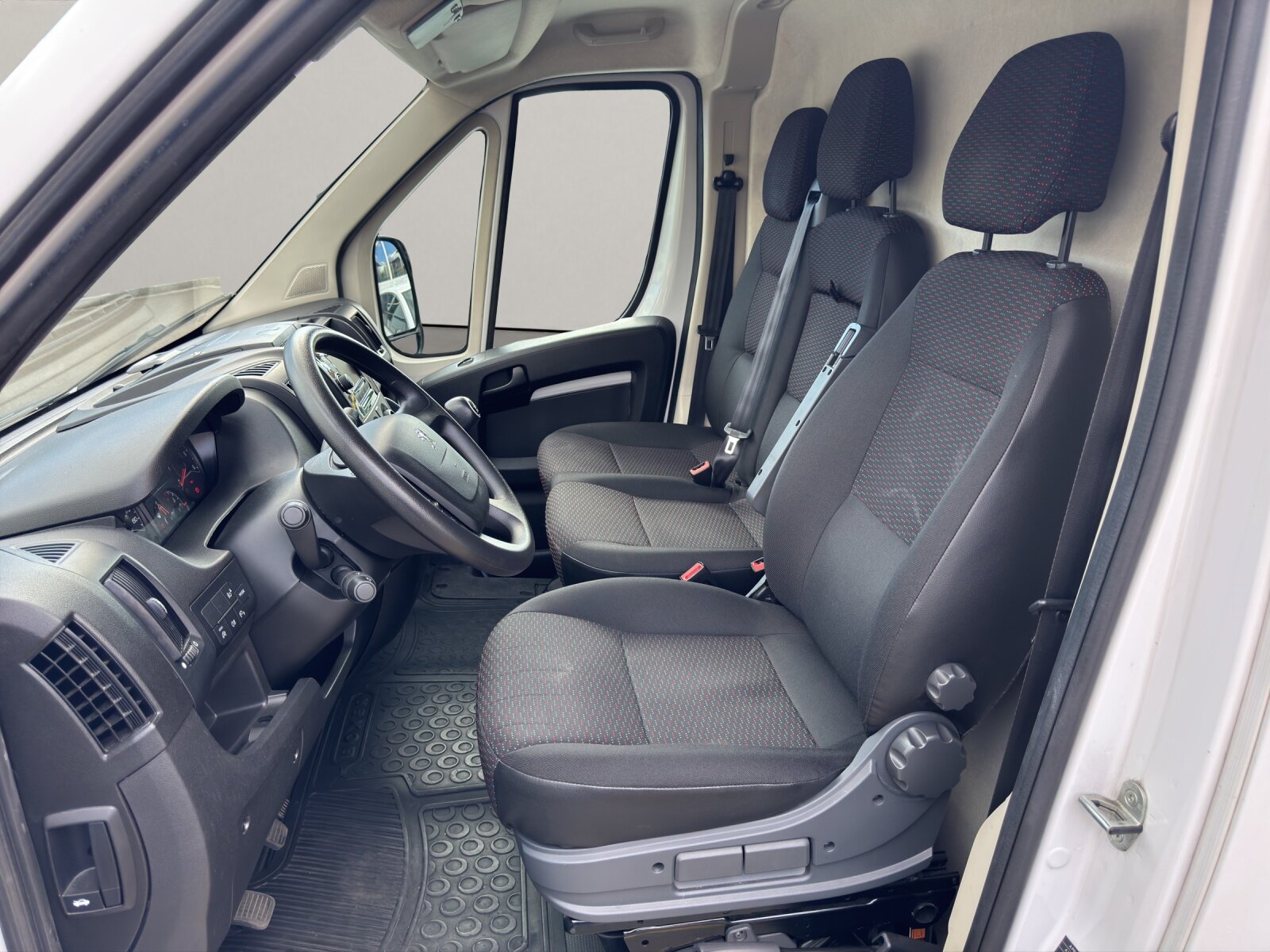 PEUGEOT Boxer Kaw. 330 L1H1 2.2 BlueHDi 120 Premium S/S, Diesel, Occasion / Utilisé, Manuelle - 7