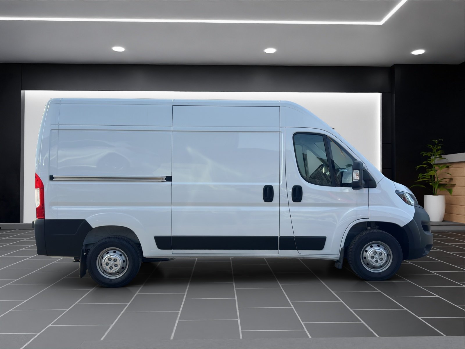 PEUGEOT Boxer 2.2 HDI 335 L2H2, Diesel, Ex-demonstrator, Manual - 3