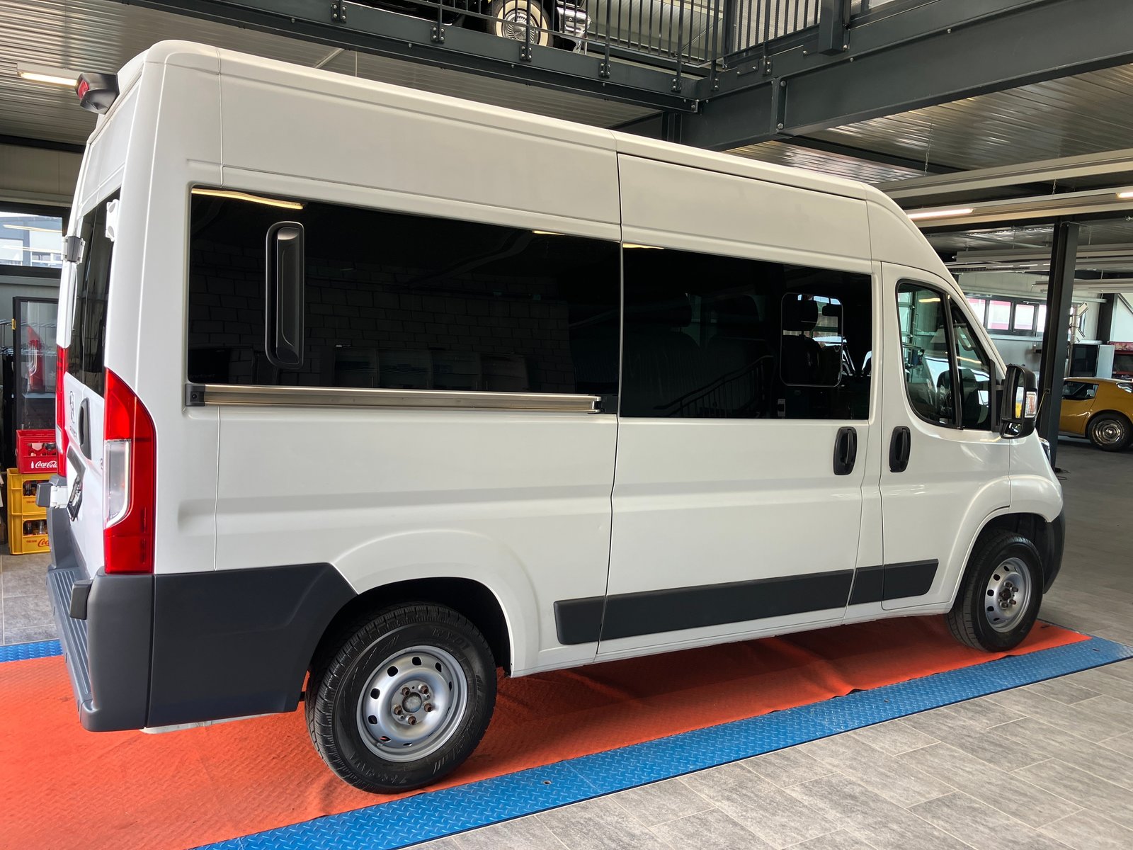 PEUGEOT Boxer 2.0 BlueHDI 333 Allure L2H2 9 Plätze, Diesel, Occasion / Gebraucht, Handschaltung - 2