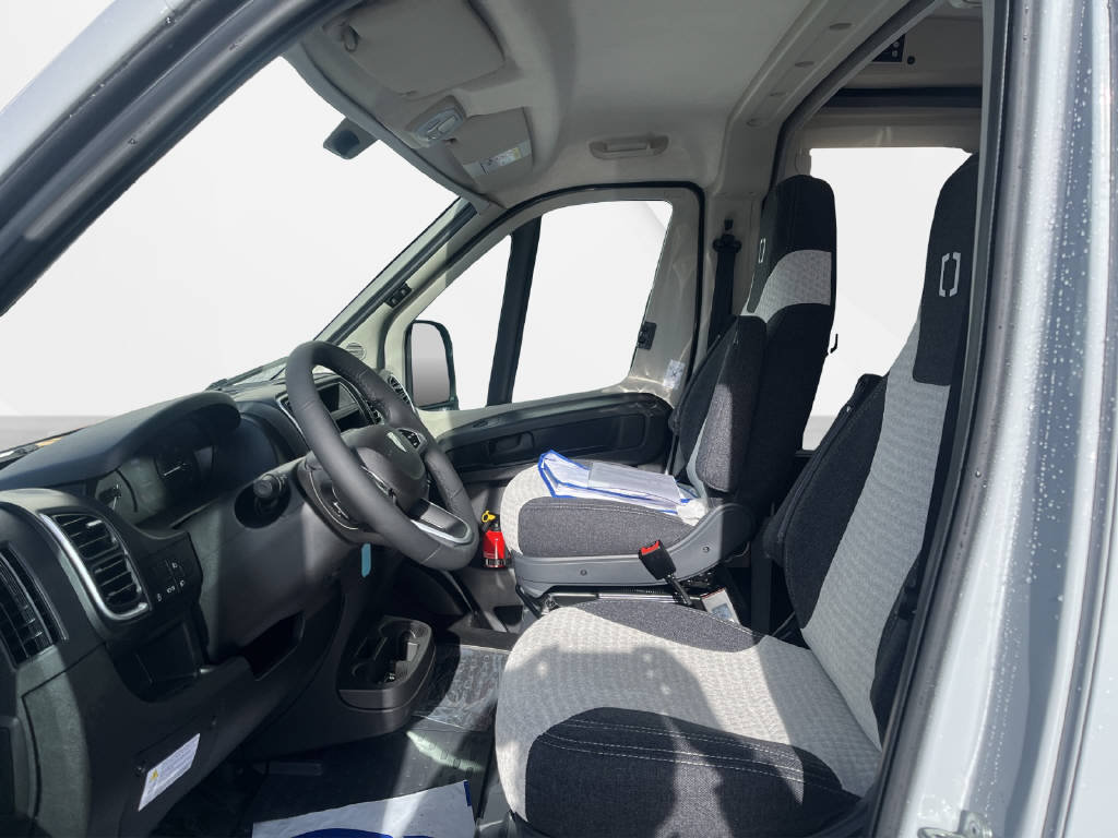 PEUGEOT CROSSCAMP ADVNTR 6.4 AT, Diesel, New car, Automatic - 5