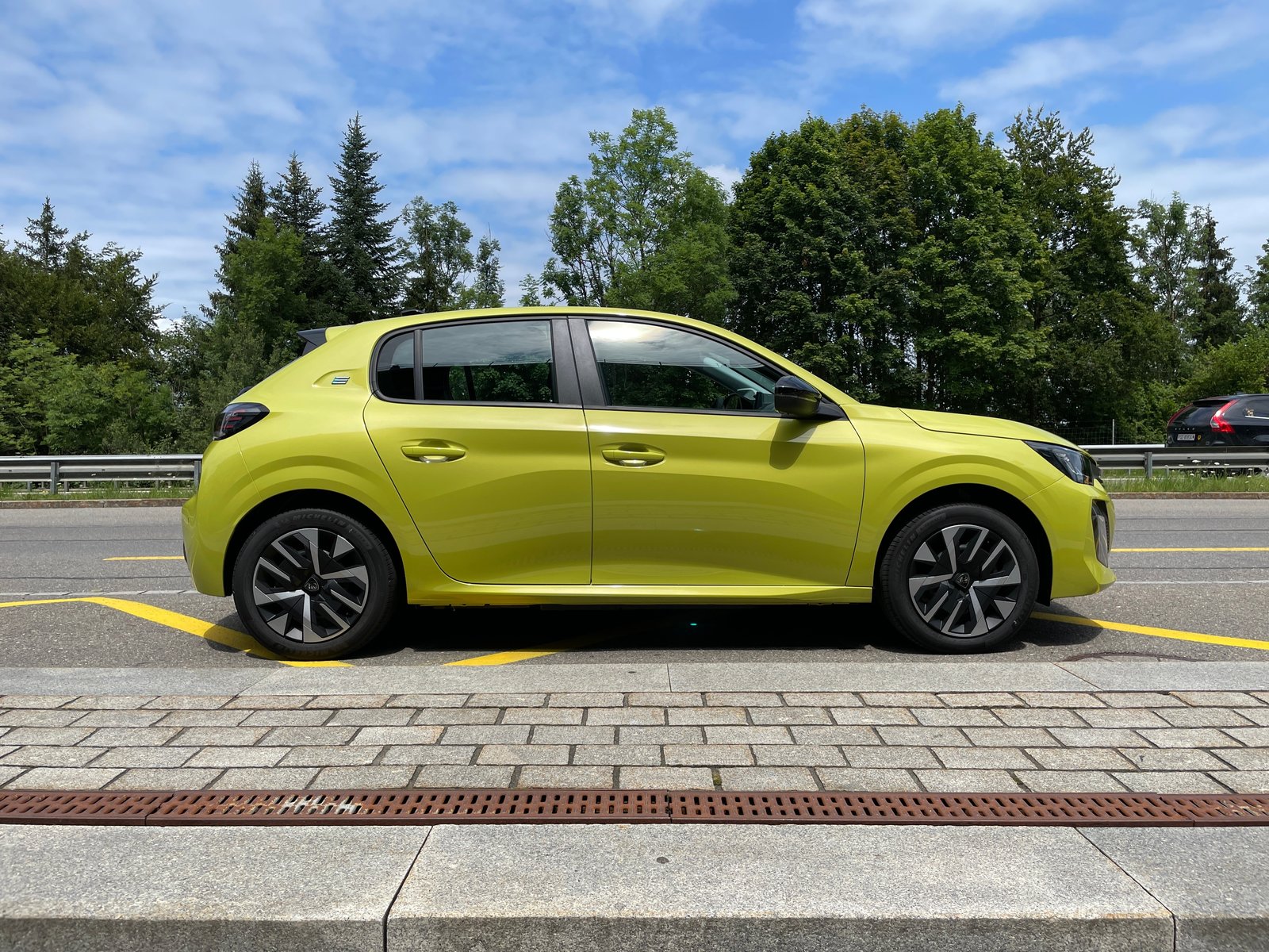 PEUGEOT E-208 Active Eleketromotor156 - Batterie 54kWh, Elettrica, Auto nuove, Automatico - 4