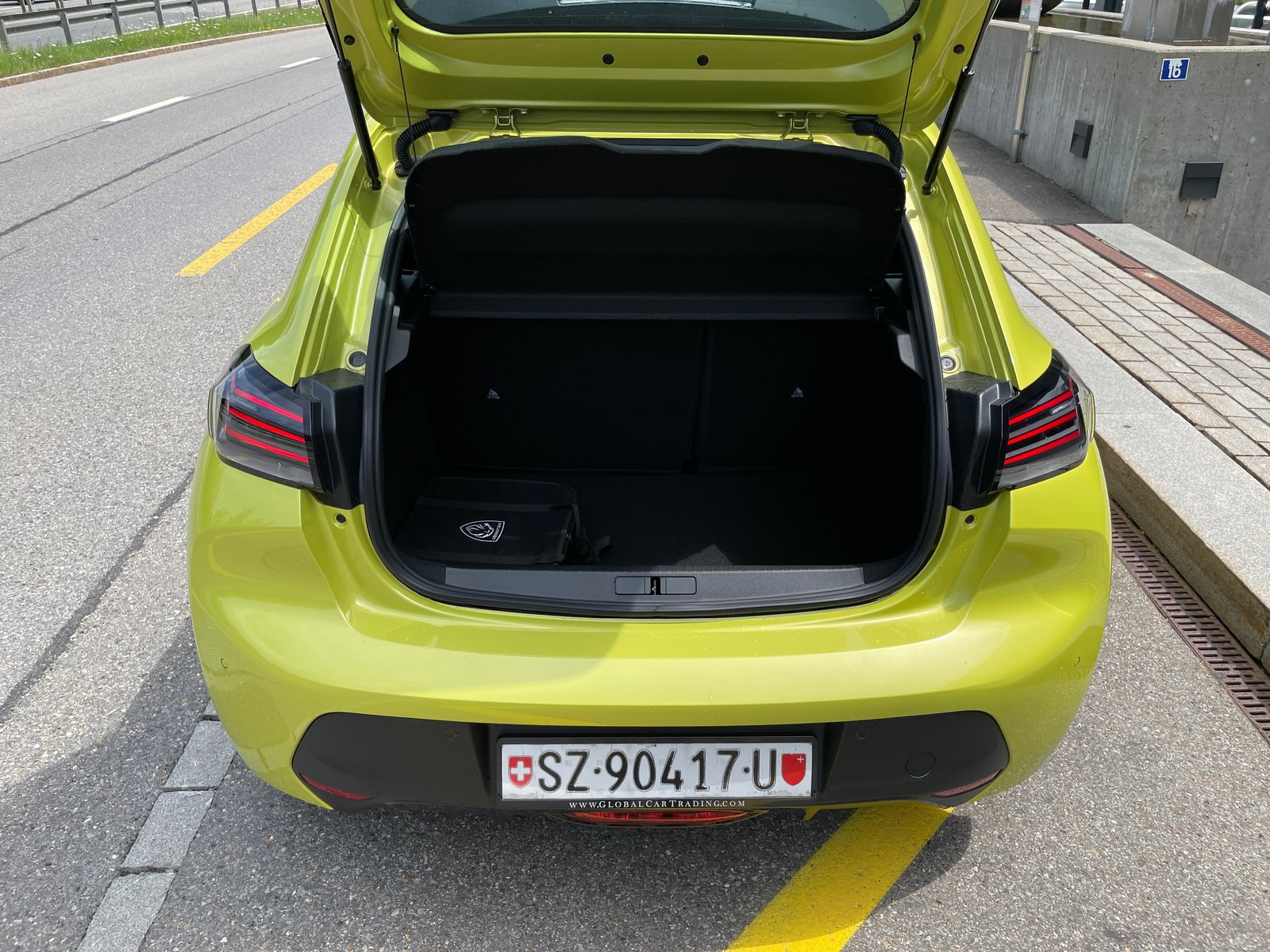 PEUGEOT E-208 Active Eleketromotor156 - Batterie 54kWh, Elettrica, Auto nuove, Automatico - 7