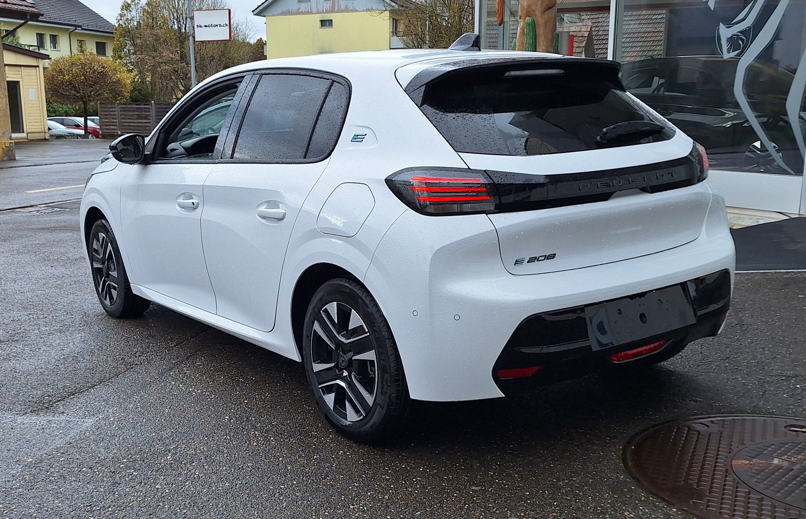 PEUGEOT e-208 Allure Helvetia, Électrique, Voiture nouvelle, Automatique - 2