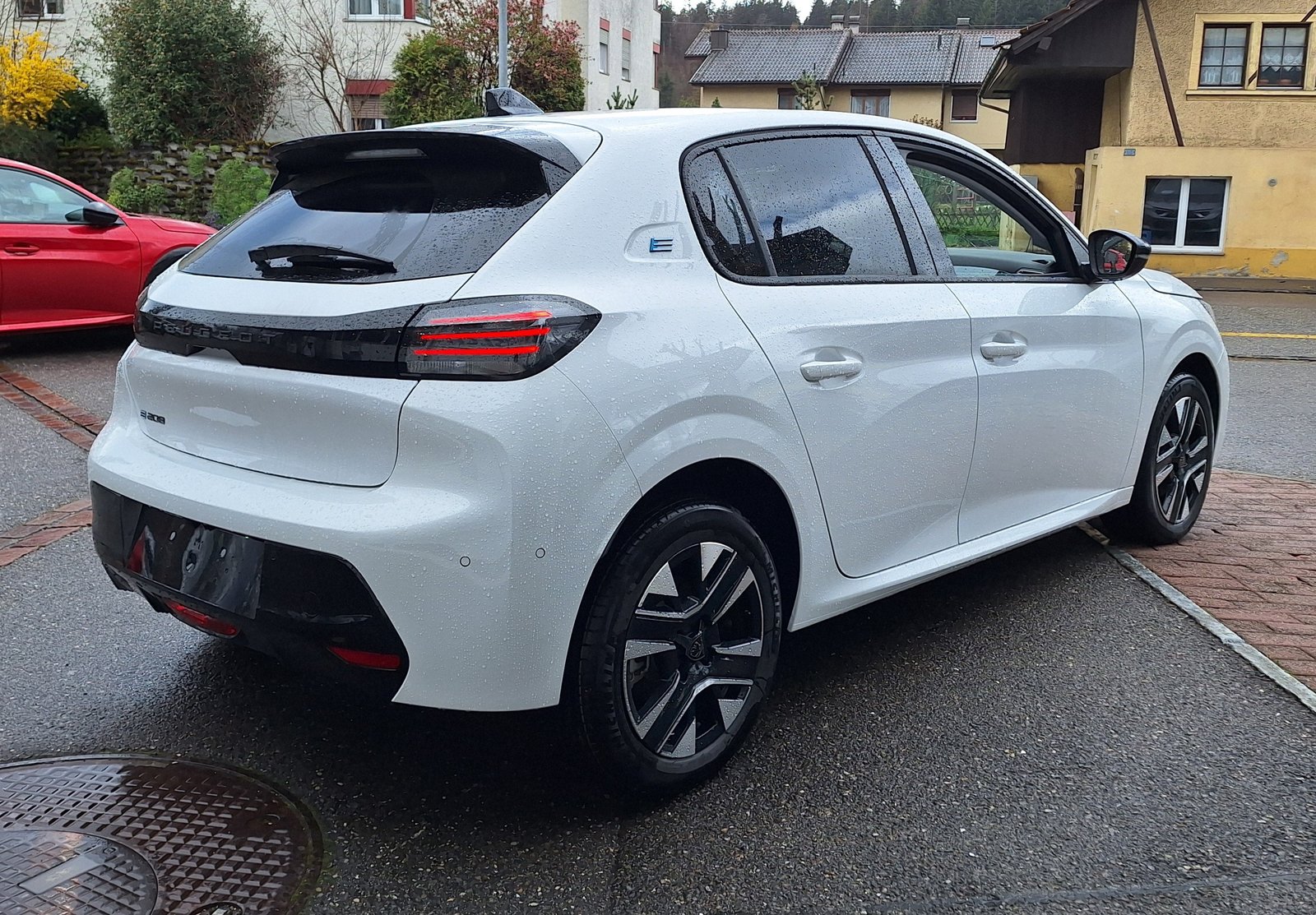PEUGEOT e-208 Allure Helvetia, Électrique, Voiture nouvelle, Automatique - 3