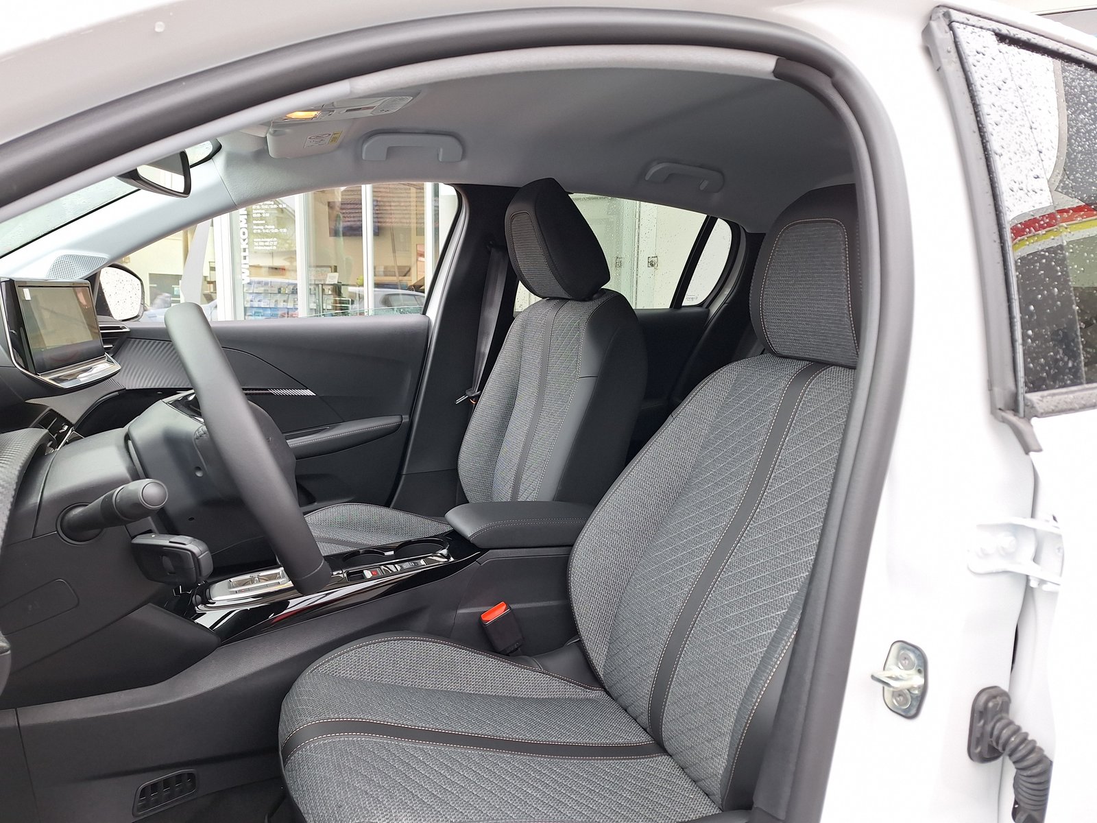 PEUGEOT e-208 Allure Helvetia, Électrique, Voiture nouvelle, Automatique - 5