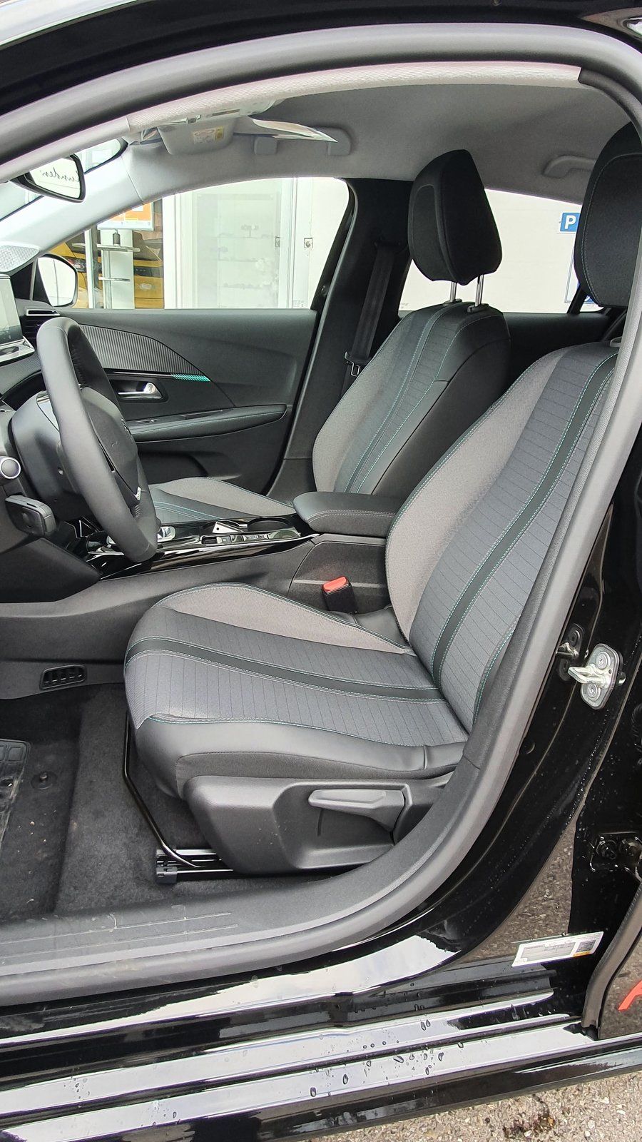 PEUGEOT e-208 BlackLion Sport, Electric, Second hand / Used, Automatic - 5