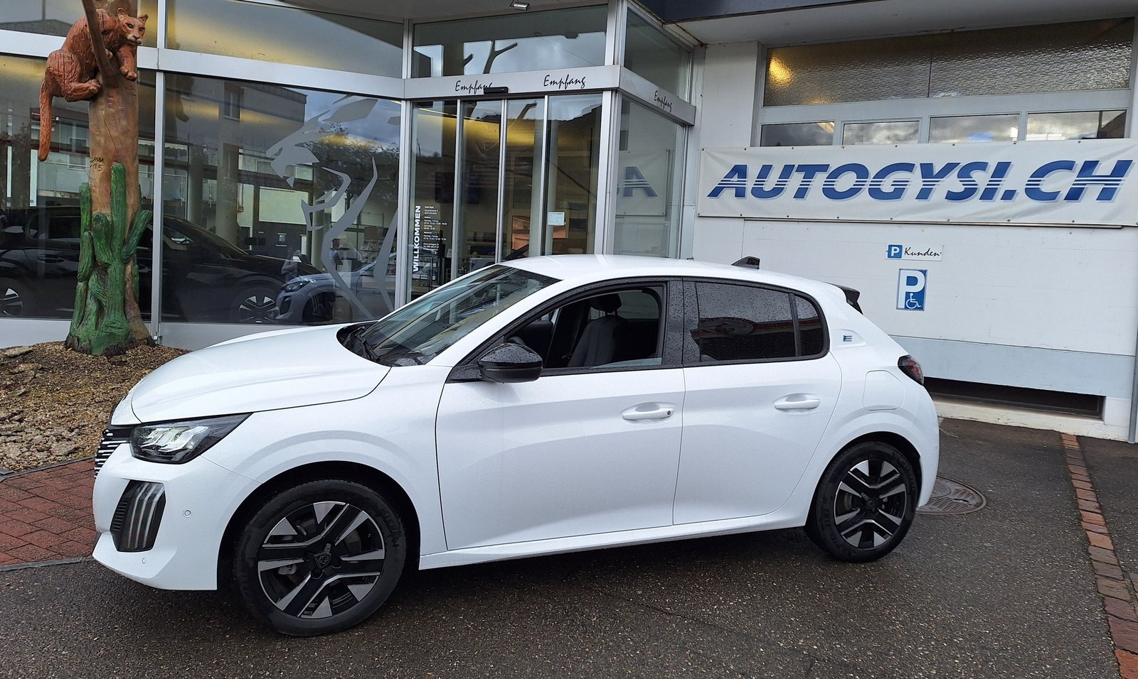 PEUGEOT e-208 Spirit-II 136 Helvetia, Electric, New car, Automatic - 4