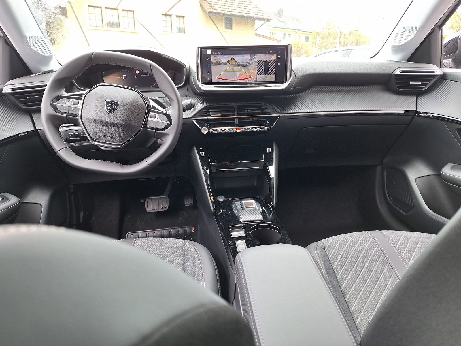 PEUGEOT e-208 Spirit-II 136 Helvetia, Electric, New car, Automatic - 5