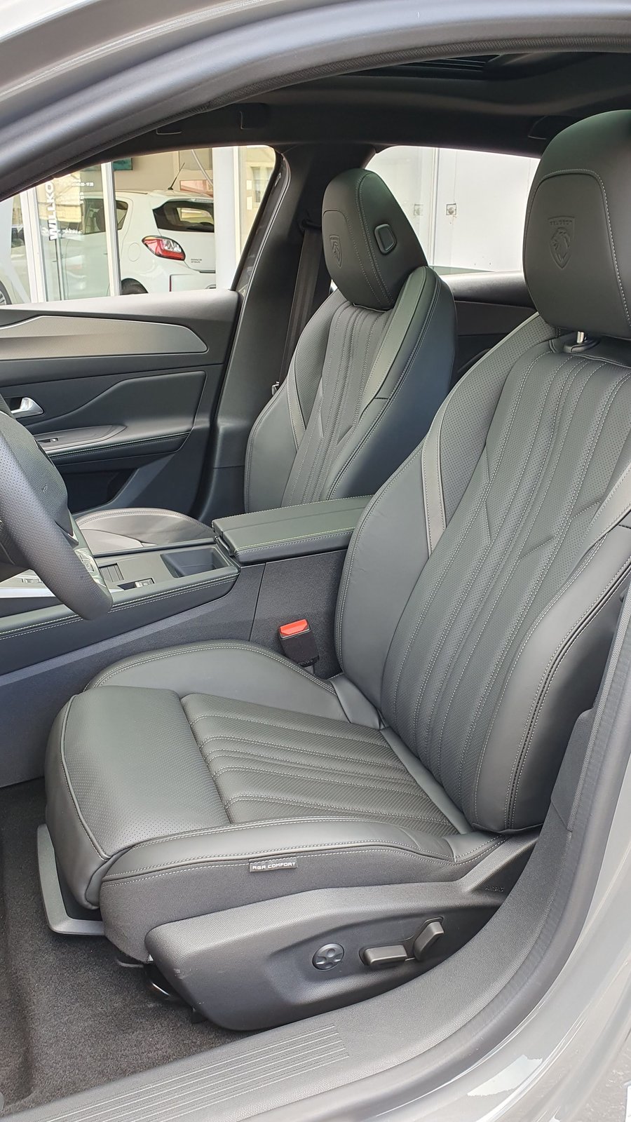 PEUGEOT E-308 GT Helvetia, Électrique, Voiture nouvelle, Automatique - 6