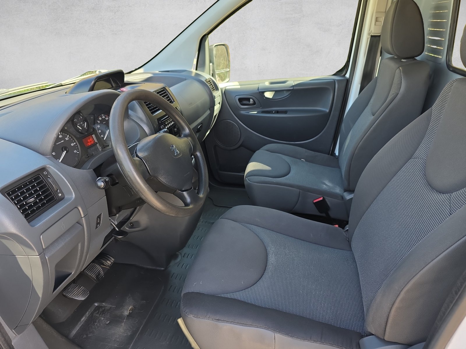 PEUGEOT Expert 2.0 HDi 227 L1H1, Diesel, Occasion / Gebraucht, Handschaltung - 6