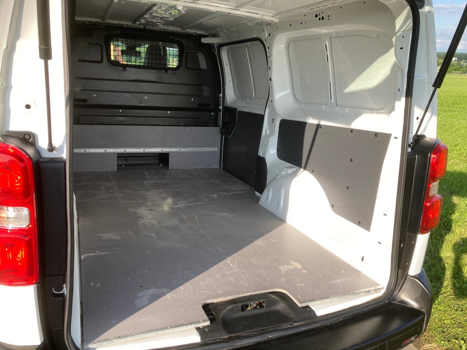 PEUGEOT Expert 2.0 BlueHDi 120 SS Active Long **Nutzlast 1'2, Diesel, Occasion / Gebraucht, Handschaltung - 7