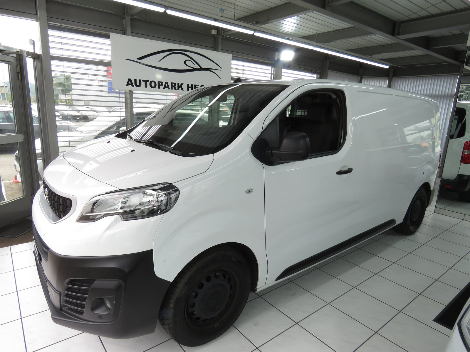 PEUGEOT Expert 2.0 BlueHDi 180 SS Allure Compact EAT8