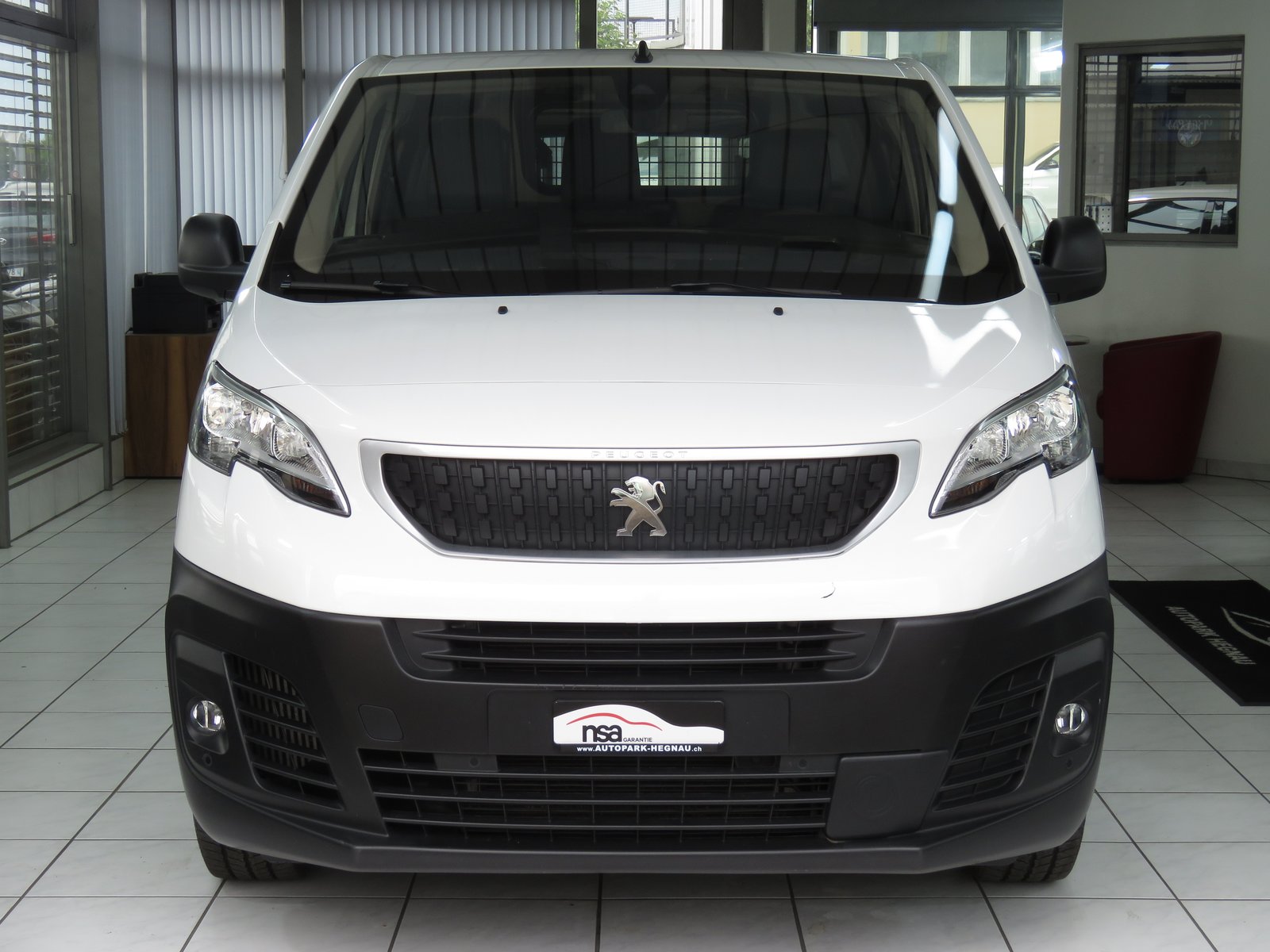 PEUGEOT Expert 2.0 BlueHDi 180 SS Allure Compact EAT8, Diesel, Second hand / Used, Automatic - 2