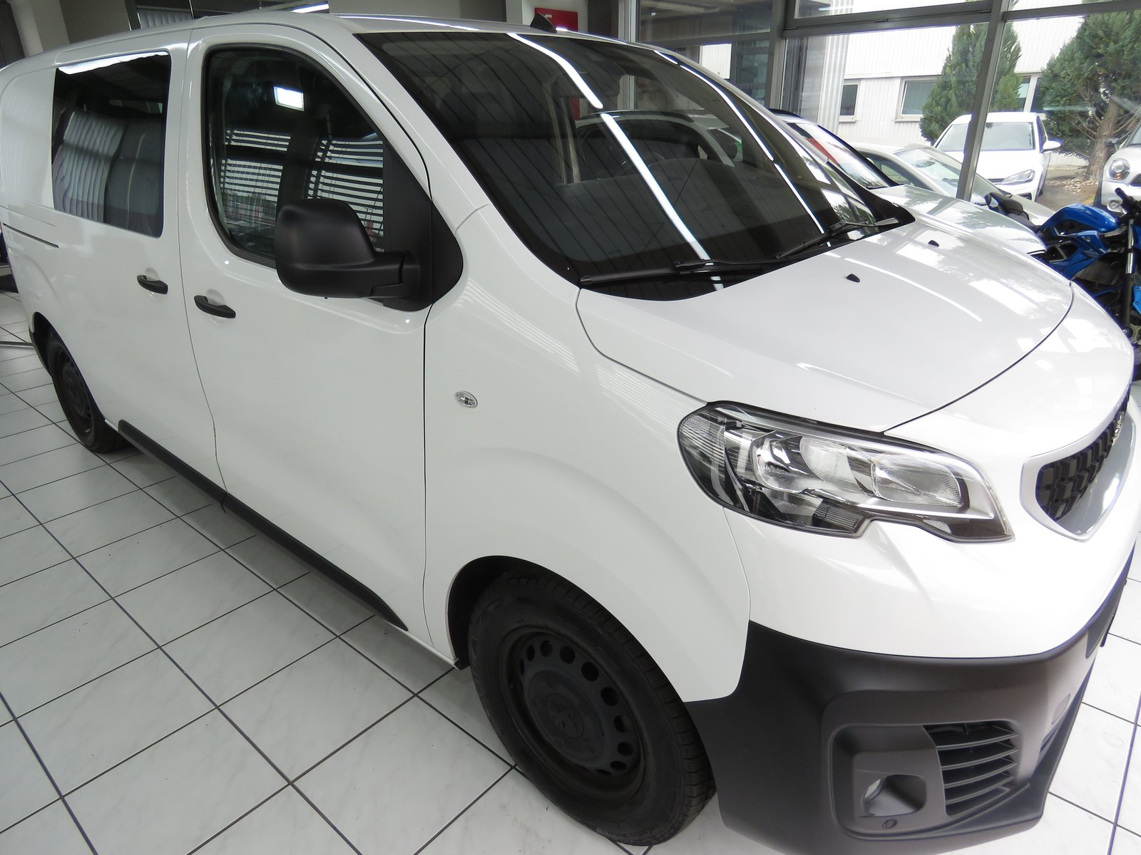PEUGEOT Expert 2.0 BlueHDi 180 SS Allure Compact EAT8, Diesel, Second hand / Used, Automatic - 3