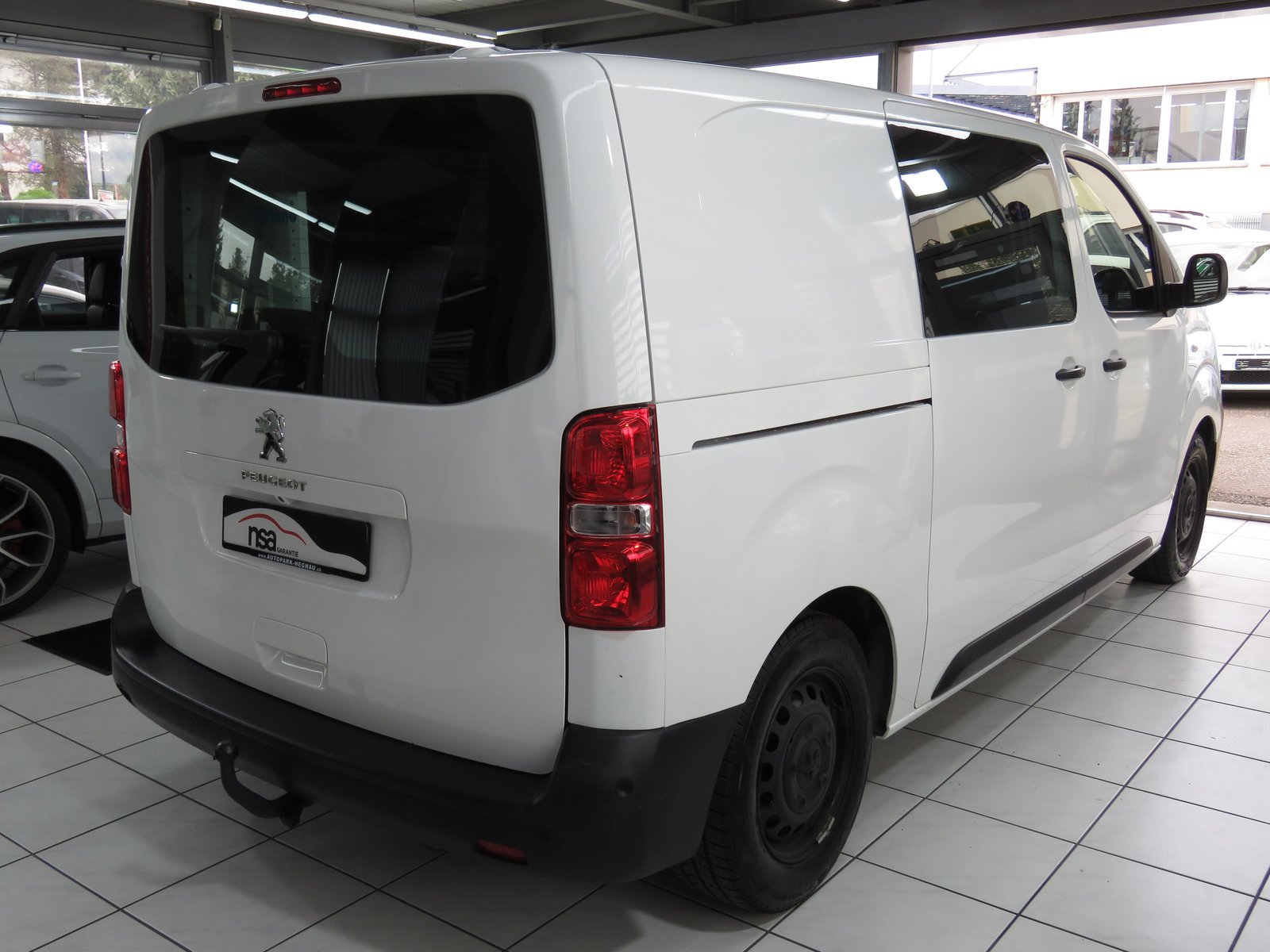 PEUGEOT Expert 2.0 BlueHDi 180 SS Allure Compact EAT8, Diesel, Second hand / Used, Automatic - 4