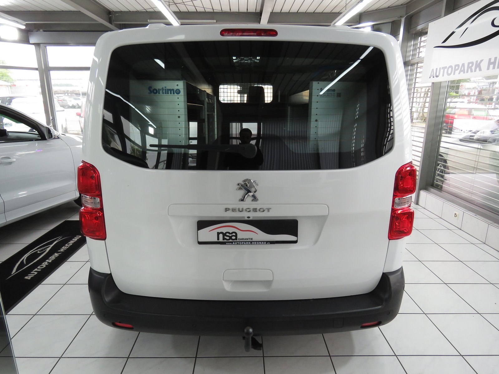 PEUGEOT Expert 2.0 BlueHDi 180 SS Allure Compact EAT8, Diesel, Second hand / Used, Automatic - 5