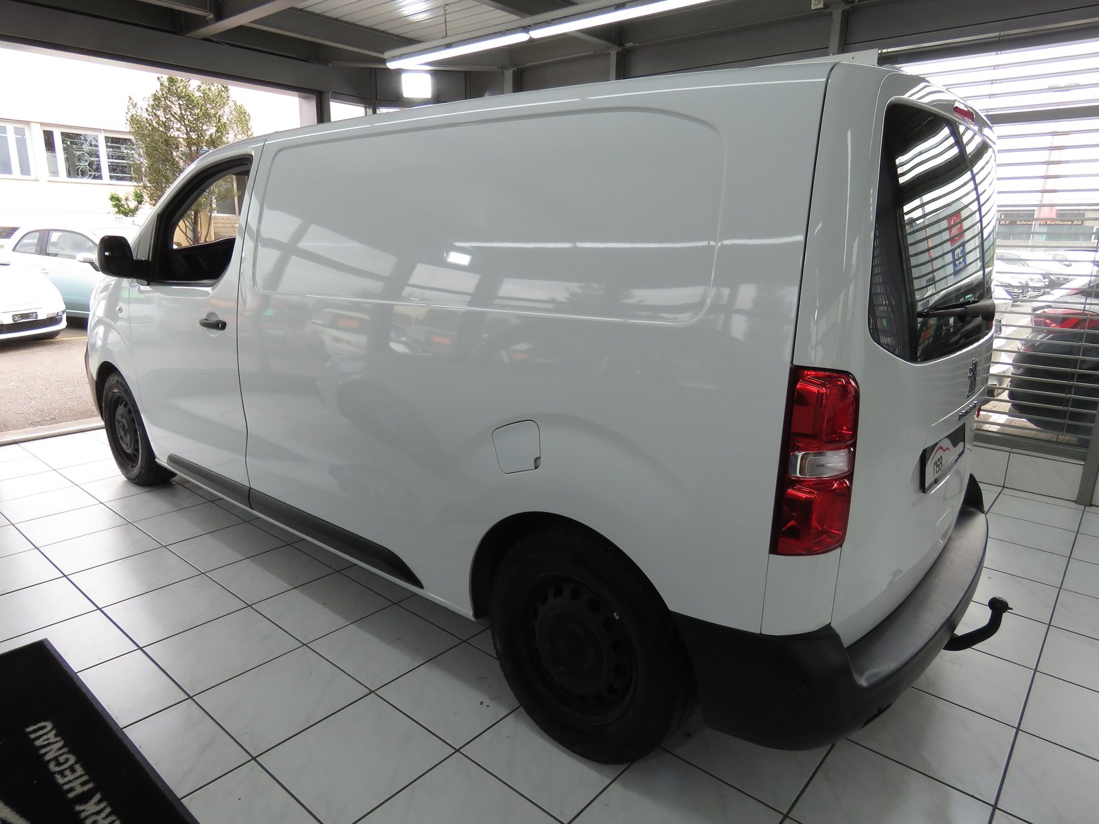 PEUGEOT Expert 2.0 BlueHDi 180 SS Allure Compact EAT8, Diesel, Second hand / Used, Automatic - 6