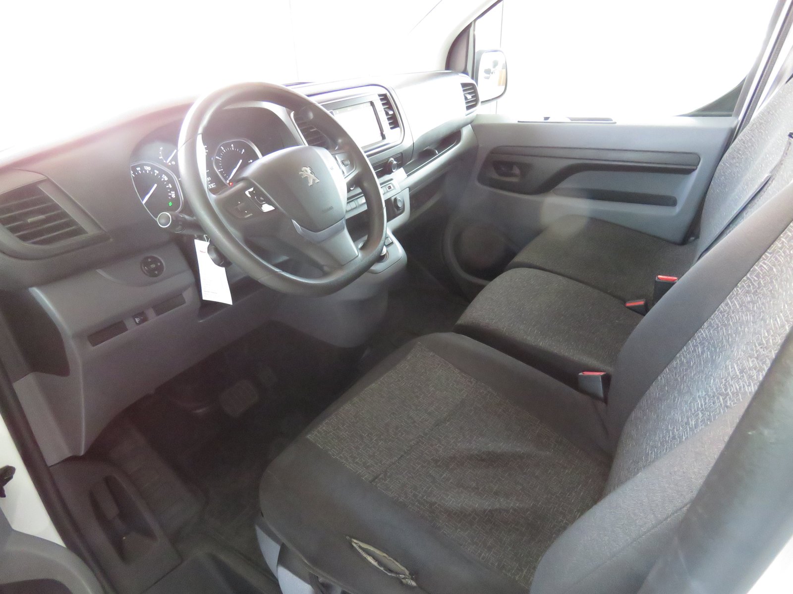 PEUGEOT Expert 2.0 BlueHDi 180 SS Allure Compact EAT8, Diesel, Second hand / Used, Automatic - 7