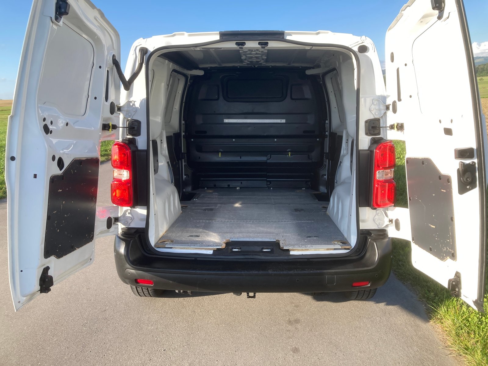 PEUGEOT Expert 2.0 BlueHDi 180 SS Allure Compact EAT8 mit An, Diesel, Occasion / Gebraucht, Automatik - 6