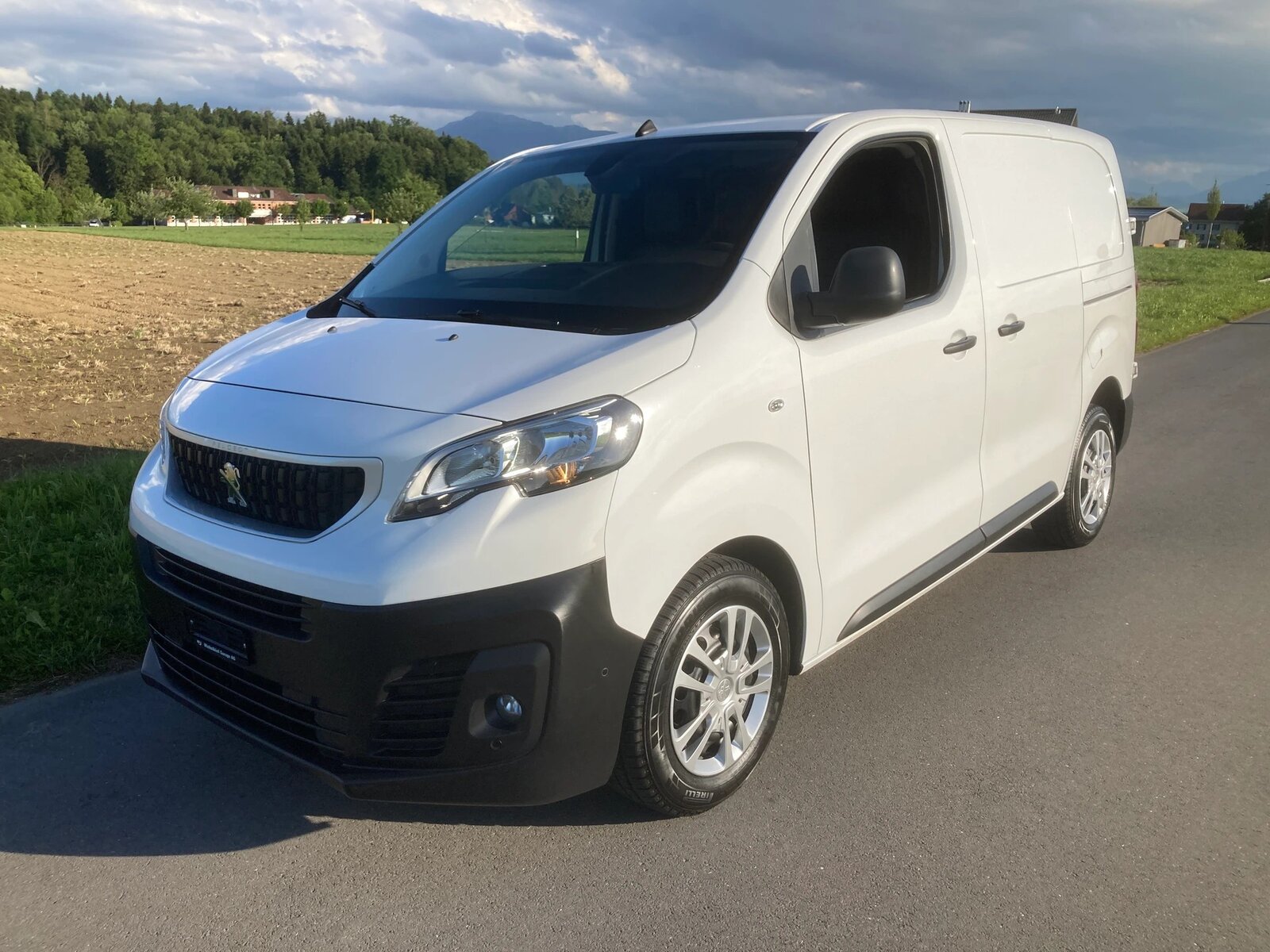 PEUGEOT Expert 2.0 BlueHDi 180 SS Allure Compact EAT8 mit An