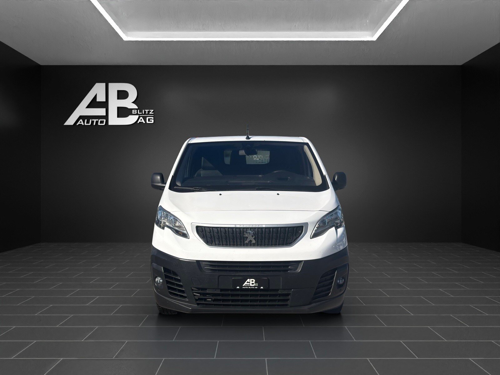 PEUGEOT Expert 2.0 BlueHDi 180 SS Allure Long EAT8 mit 177 PS * 3-P